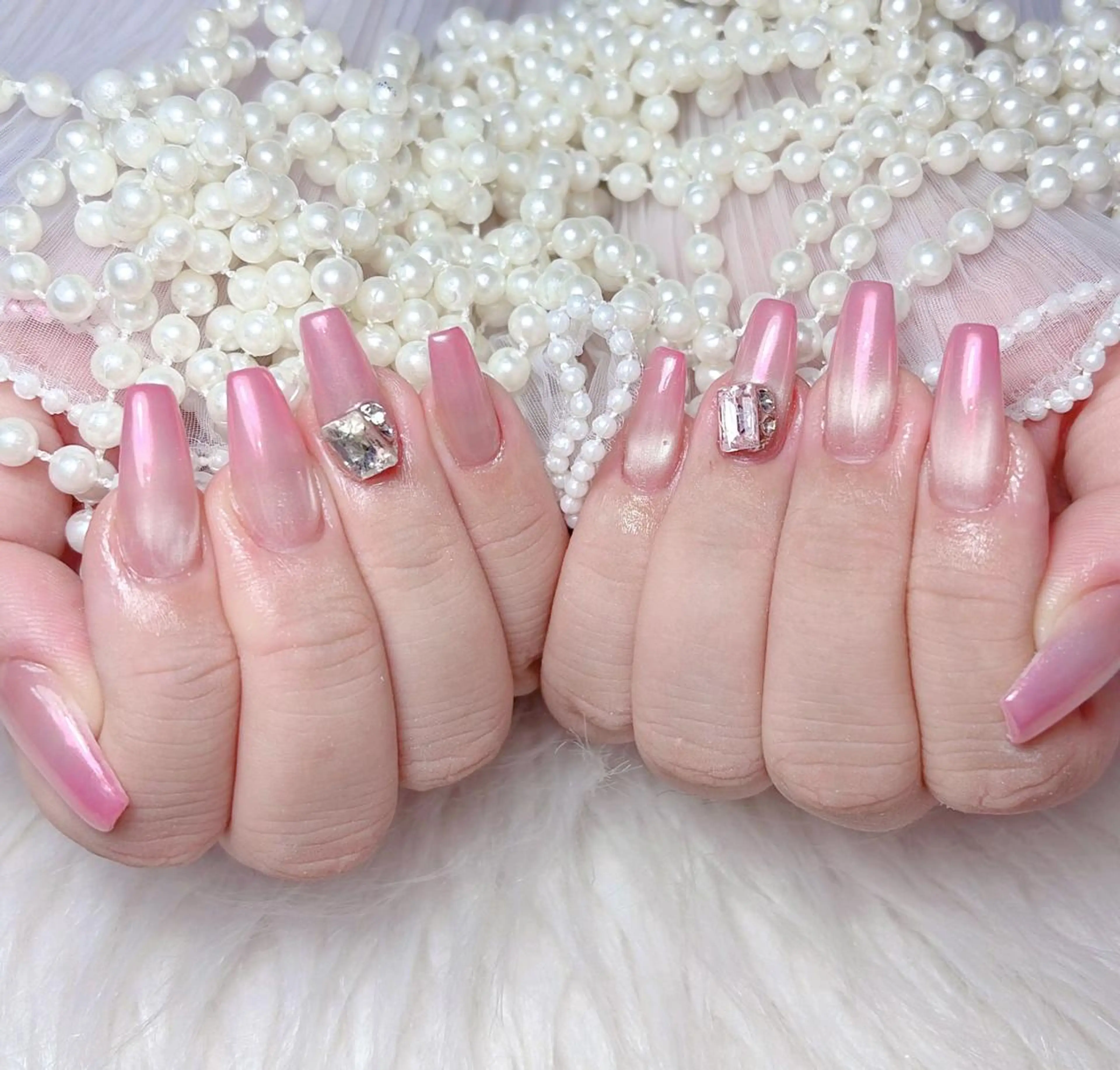 ネイル アートネイル オーロラネイル 長さ出し フットネイル ガーリー 🎀まゆ 🪽🐾のネイルデザイン