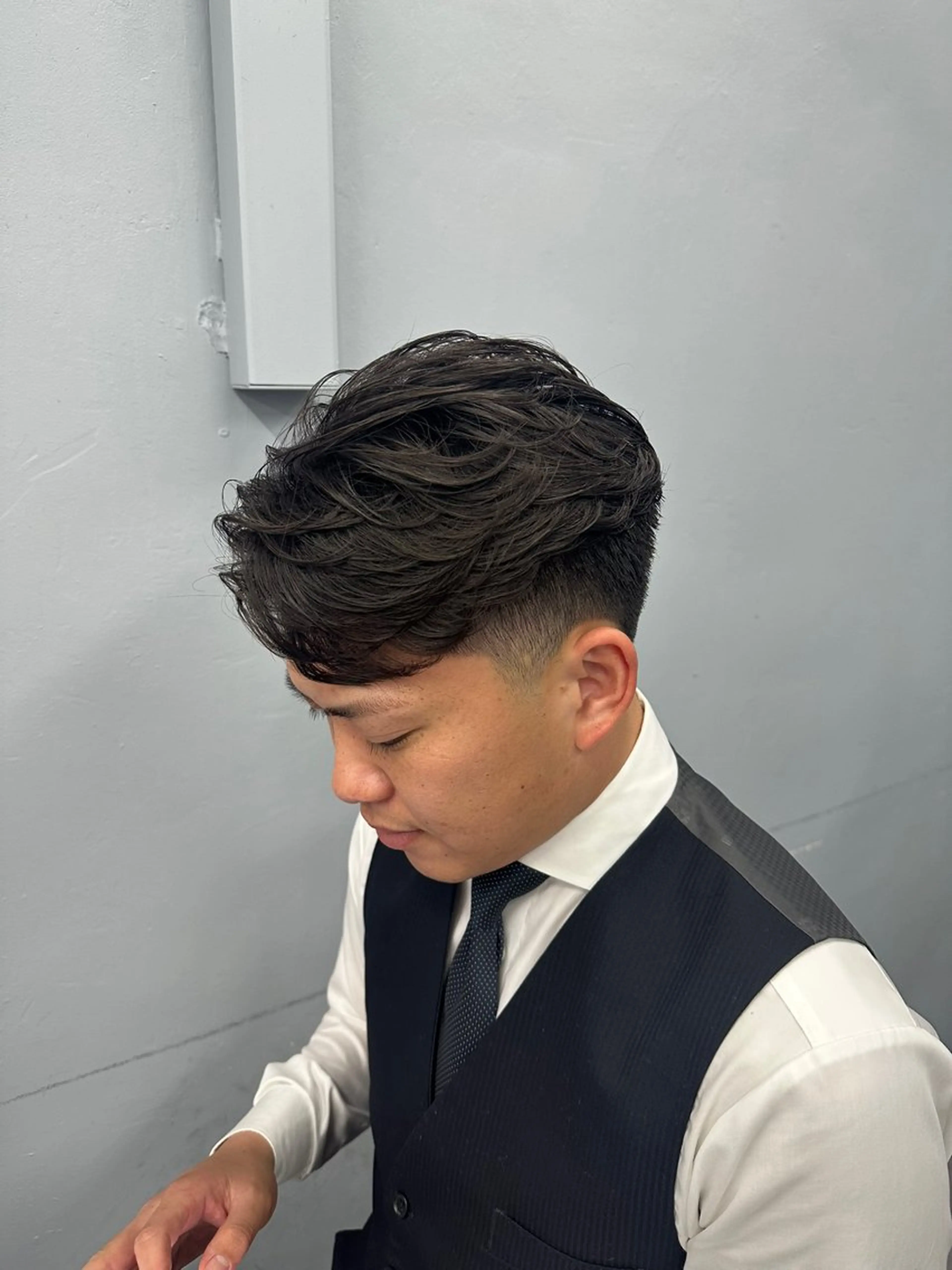 ショート パーマ メンズ メンズブリーチ センターパート フェードカット メンズパーマ スペインカール 池袋/フェード /メンズ/のせちのヘアスタイル