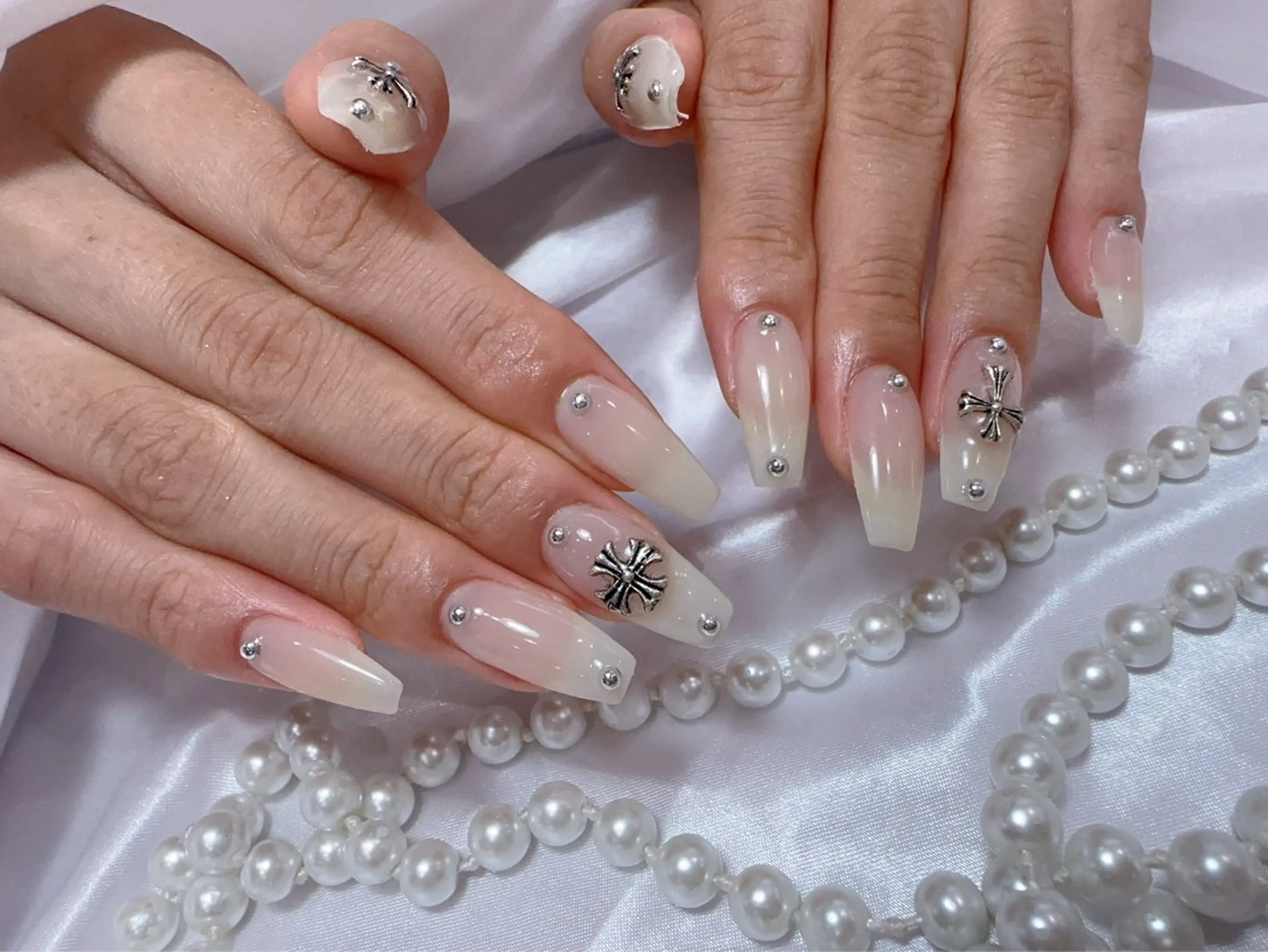 ネイル アートネイル フラッシュネイル フレンチネイル ジェルネイル ガラスフレンチ ハンドネイル You&Me Miyuのネイルデザイン