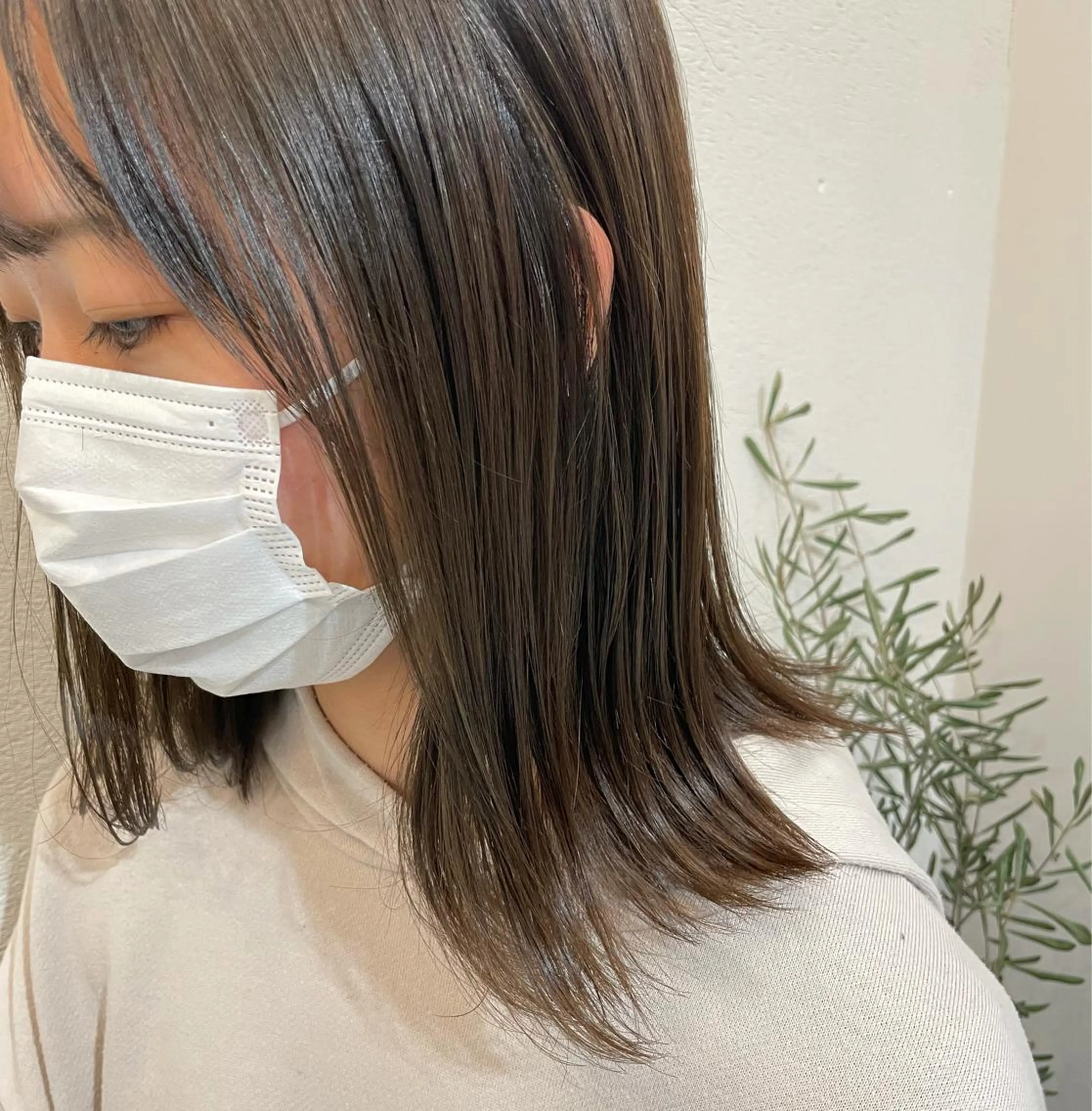 ミディアム カラー レイヤー　べージュ 白石研太のヘアスタイル