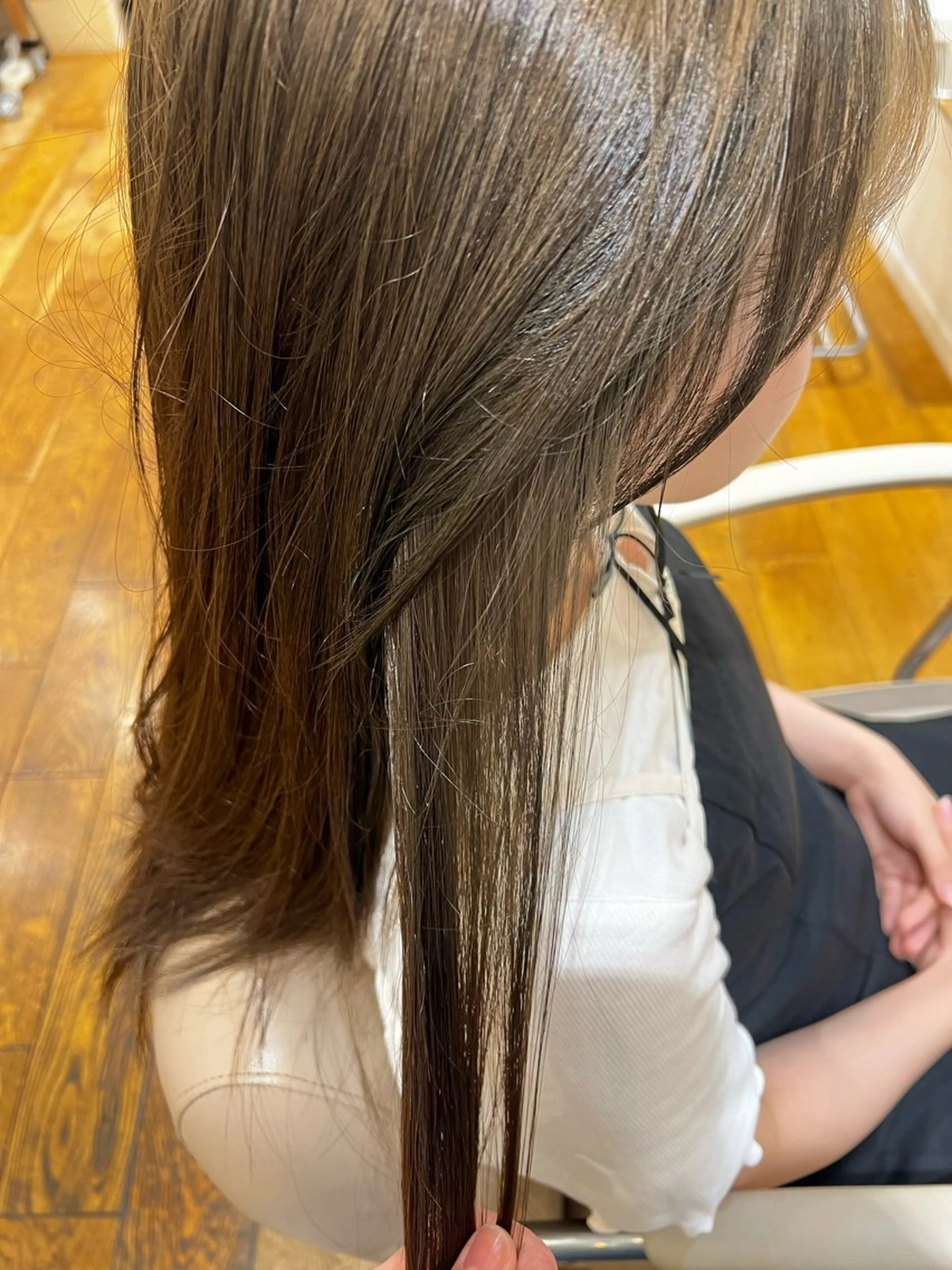 セミロング カラー コバヤシ ユメのヘアスタイル