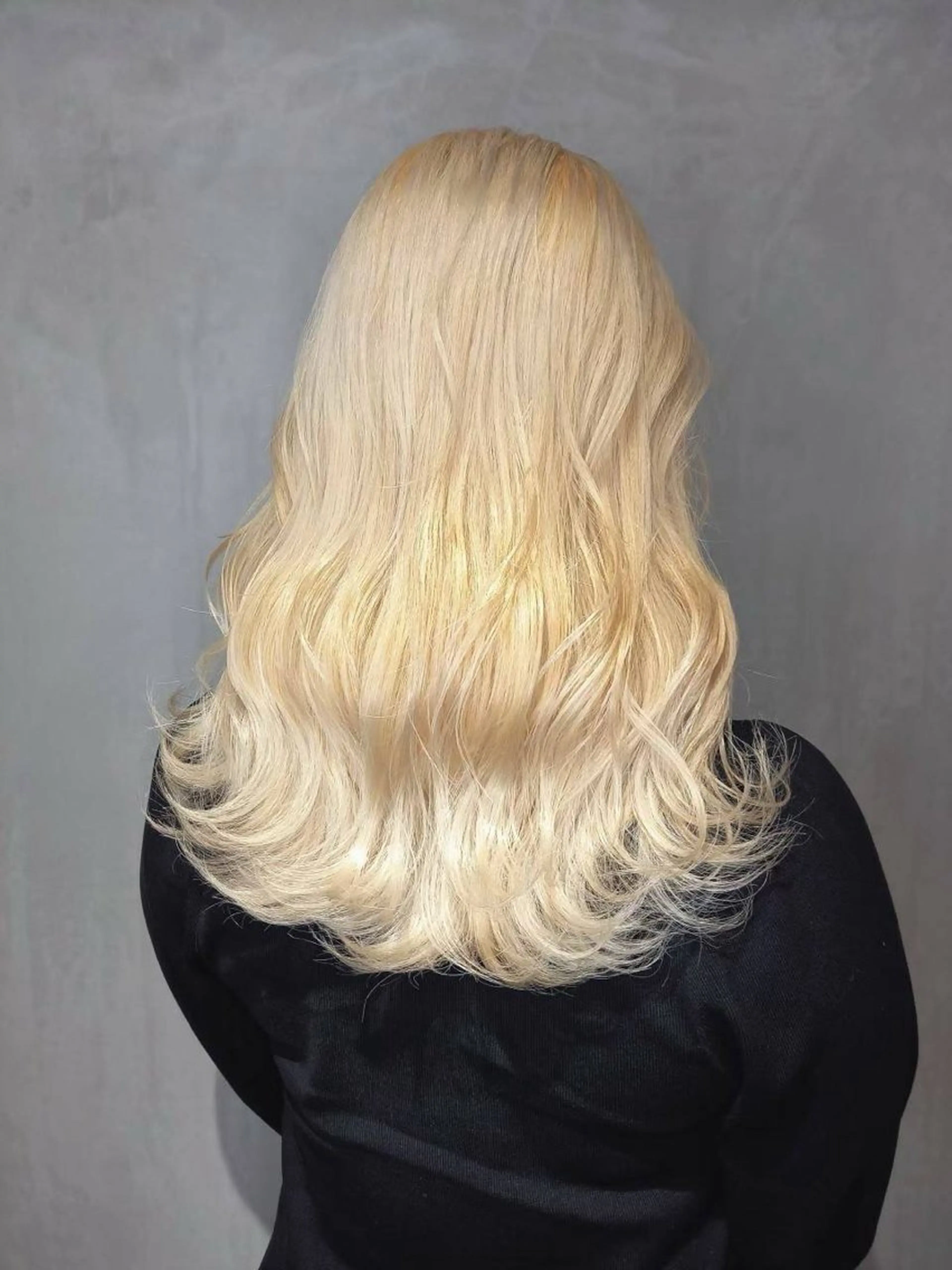 セミロング カラー ブリーチ ブロンド ヘアカラー LouLou Hair【ルルヘアー】所属・emma/レイヤー/ 暖色カラーのヘアスタイル