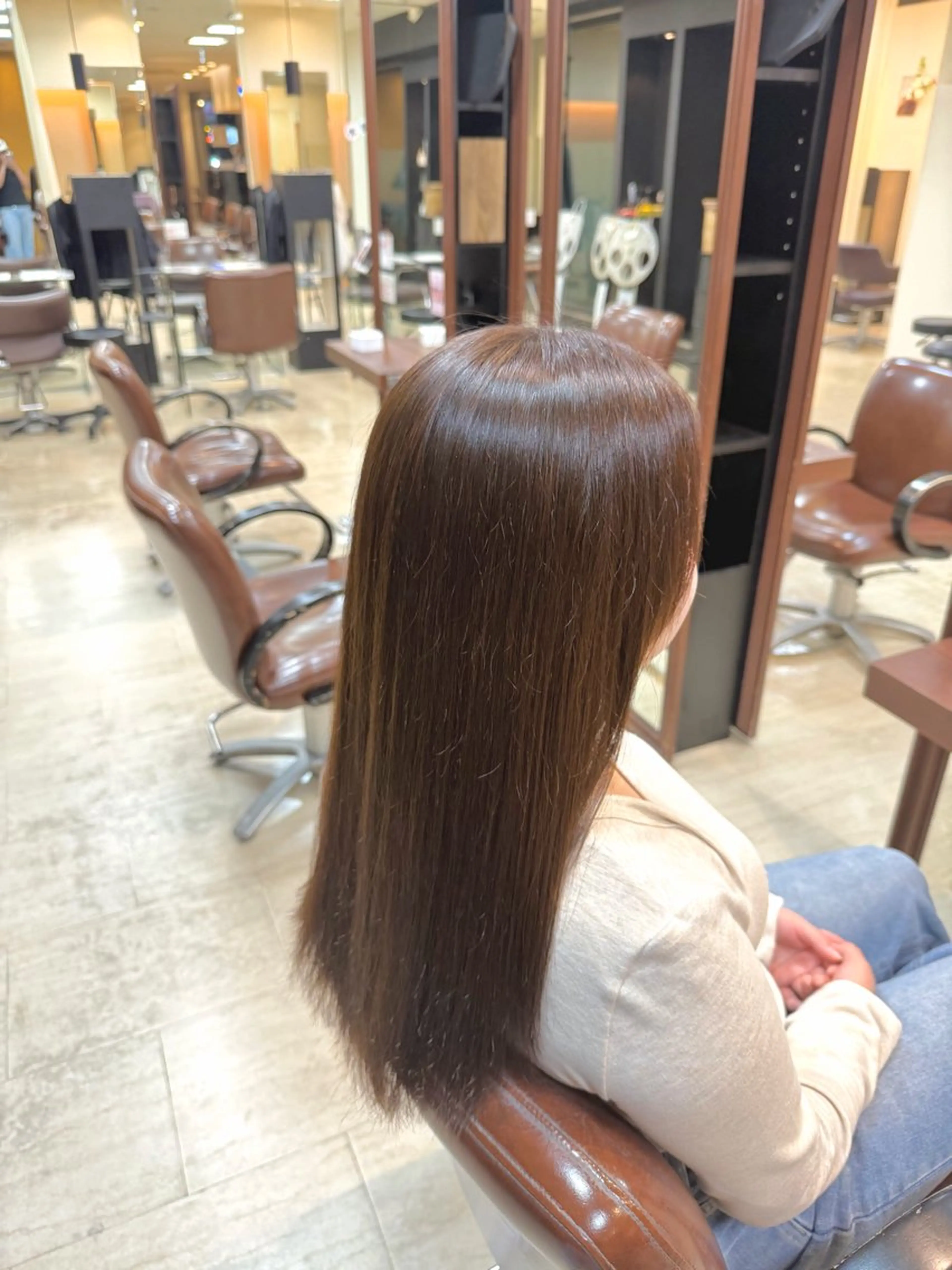 ロング カラー 透明感カラー 岸田 奈々／ 艶髪／トレンドカラーのヘアスタイル