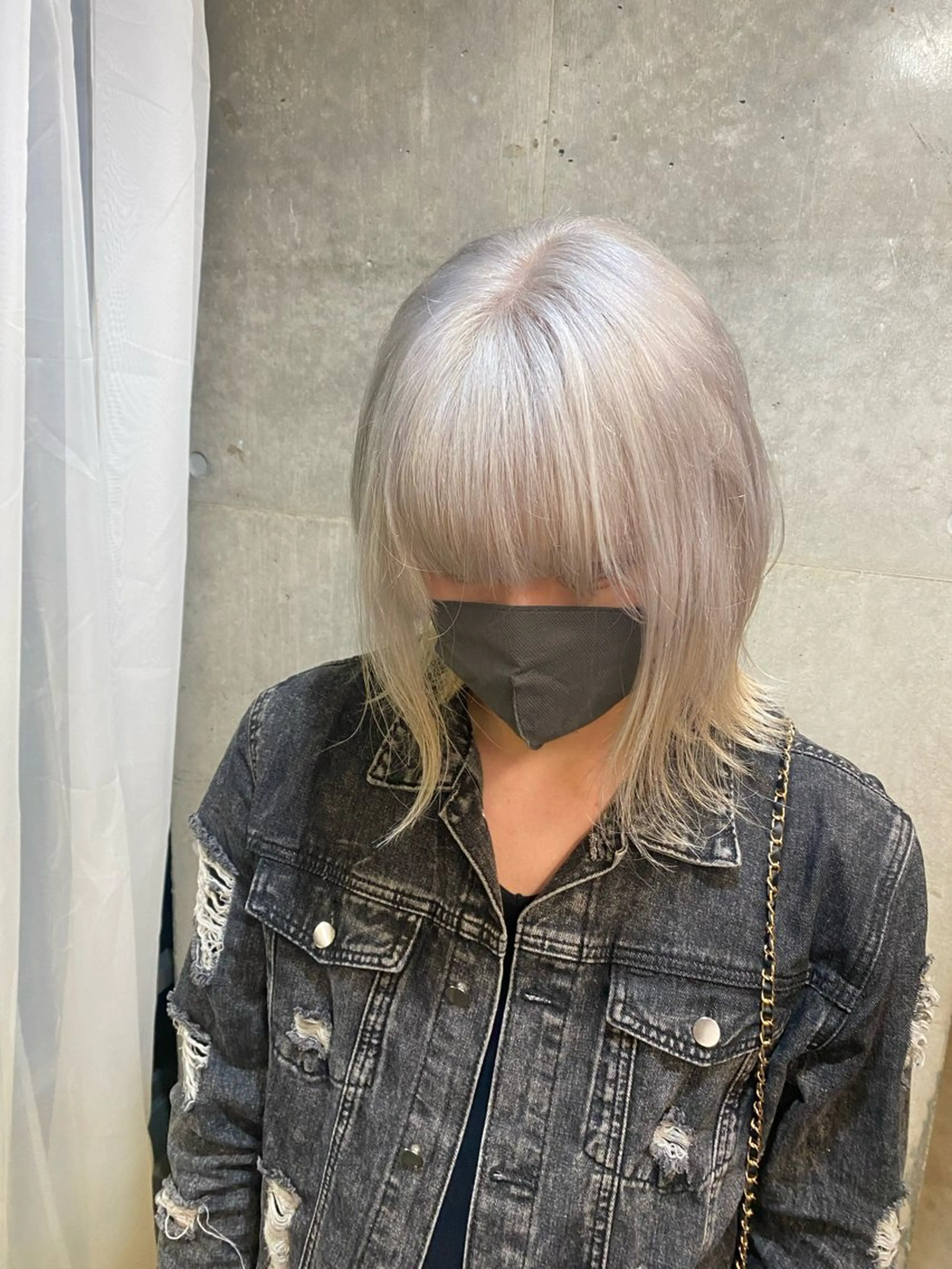 ミディアム ウルフカット ブリーチカラー🎀 LiLi🫧のヘアスタイル