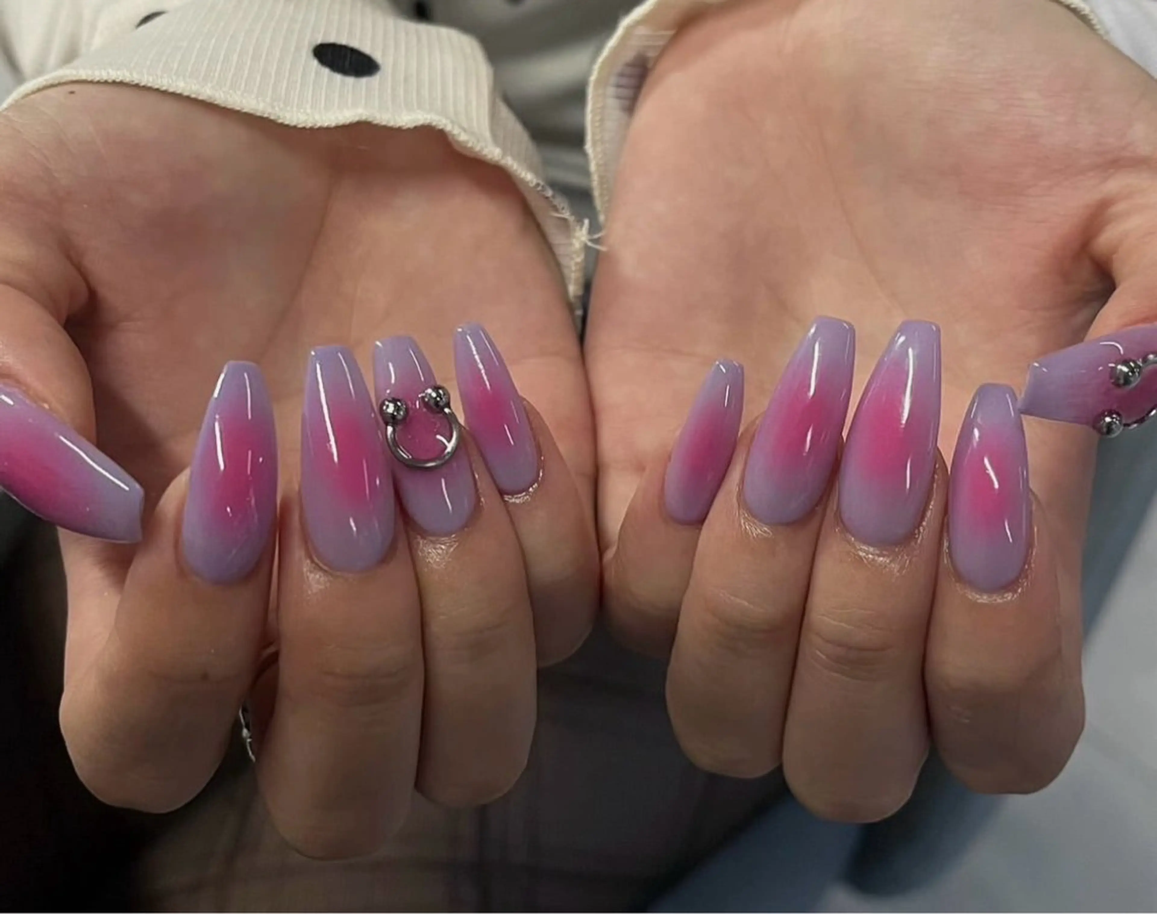ネイル グラデーション キラキラネイル ワンカラーネイル 冬ネイル Jenn Nail Salonのネイルデザイン