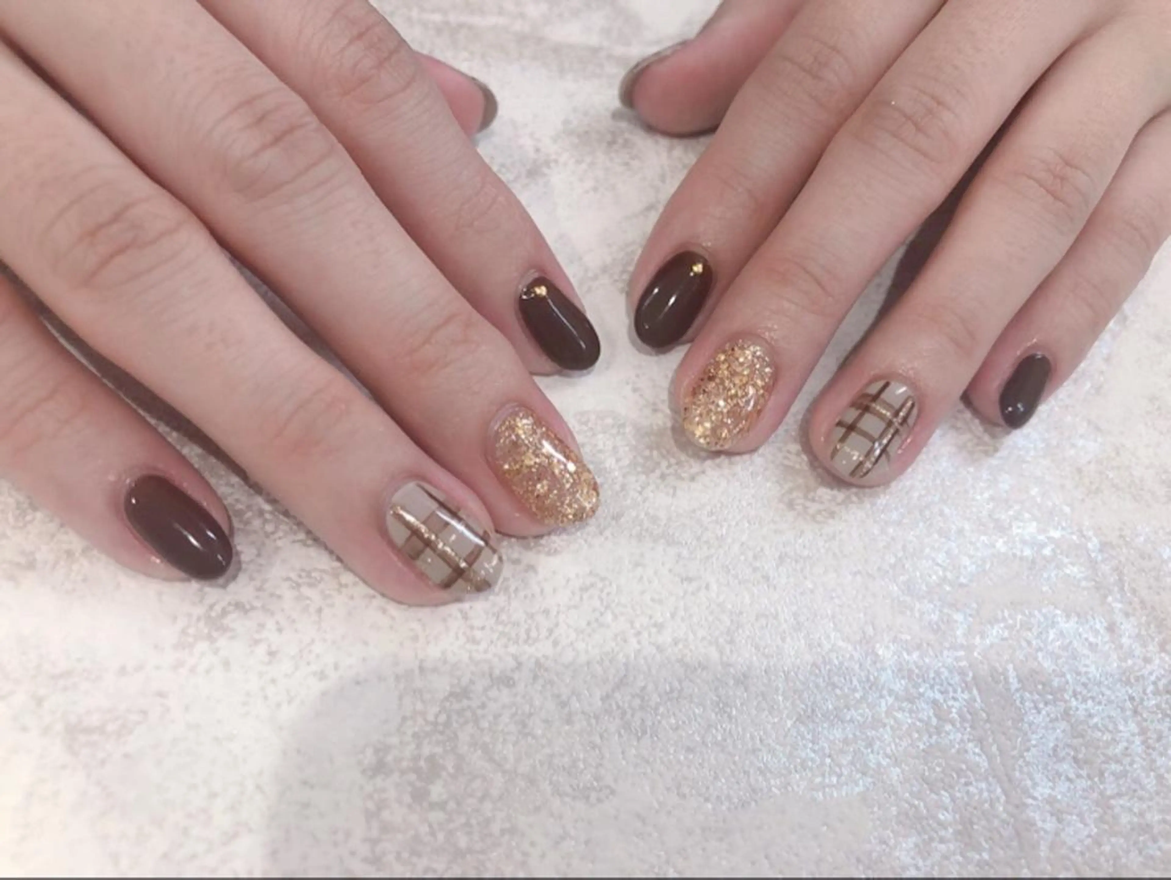 ミディアム キッズ ネイル ブラウン ジェルネイル パラジェル Luana nail (ルアナネイル)のネイルデザイン