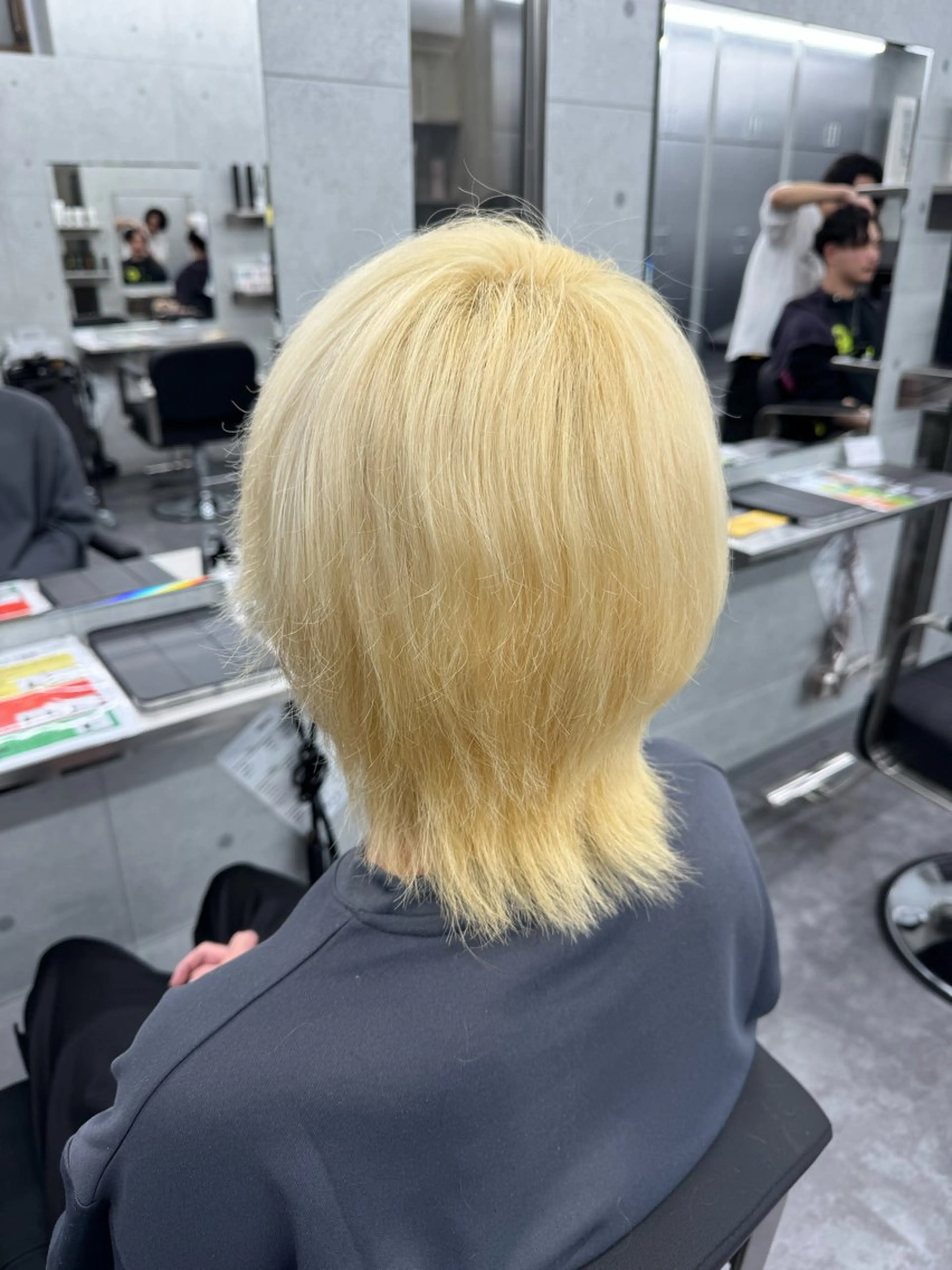 カラー 佐々木 凌代のヘアスタイル