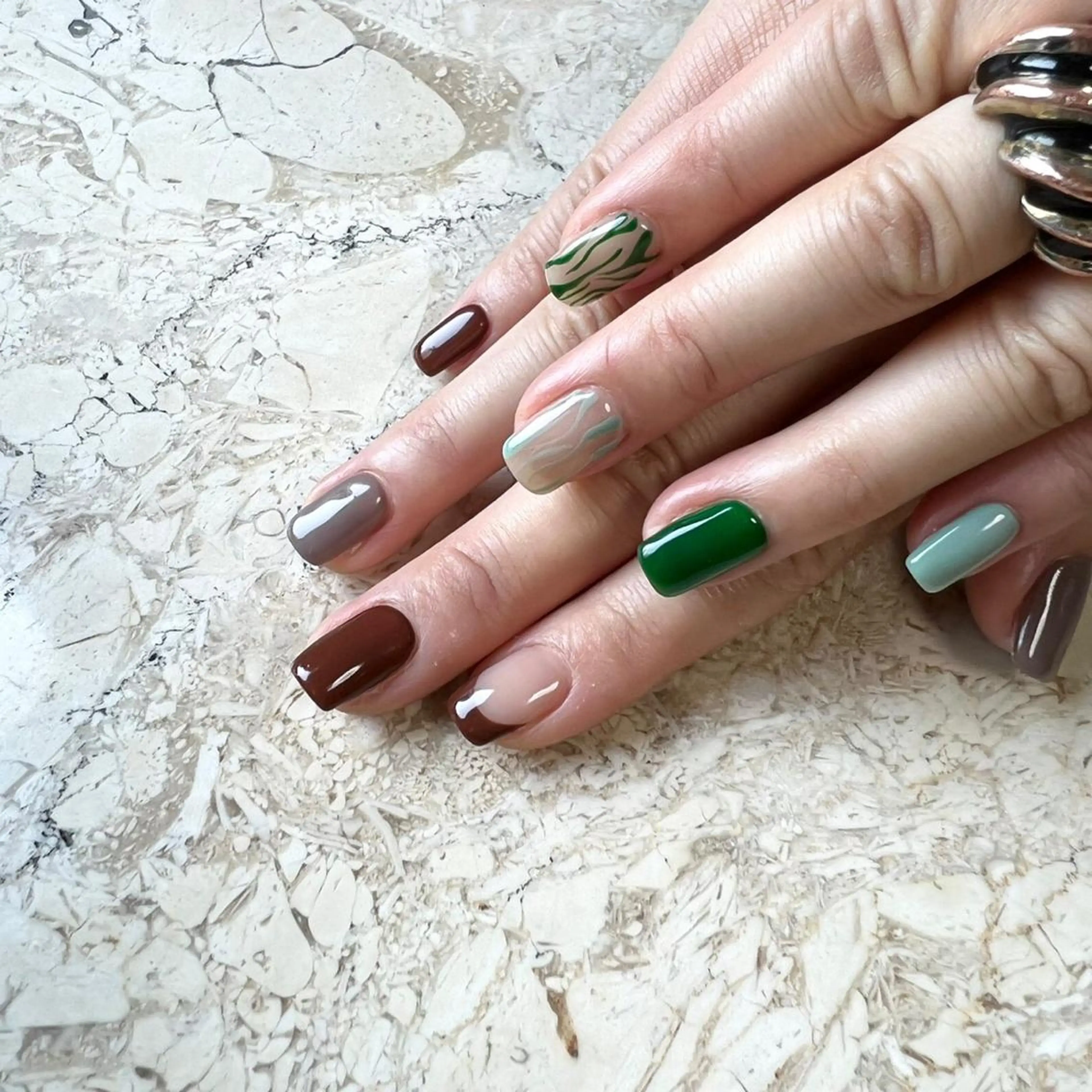 ネイル アニマル柄 アートネイル オーロラネイル ボルドー フラワーネイル ハンドネイル フットネイル nail salon mieux(ミュー)のマツエク・マツパデザイン