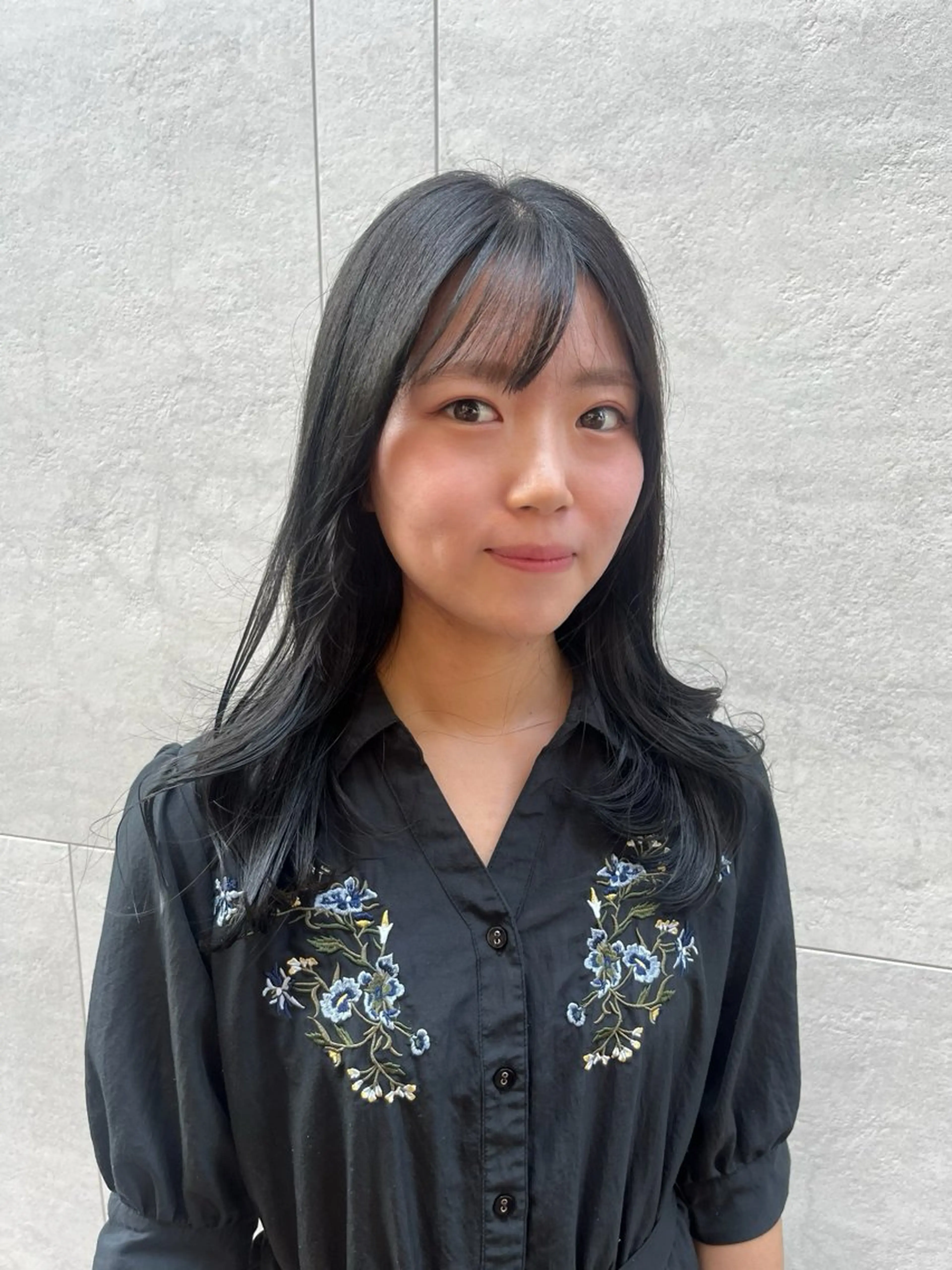 セミロング 透明感カラー/レイヤ ー/縮毛/暗髪/銀座のヘアスタイル