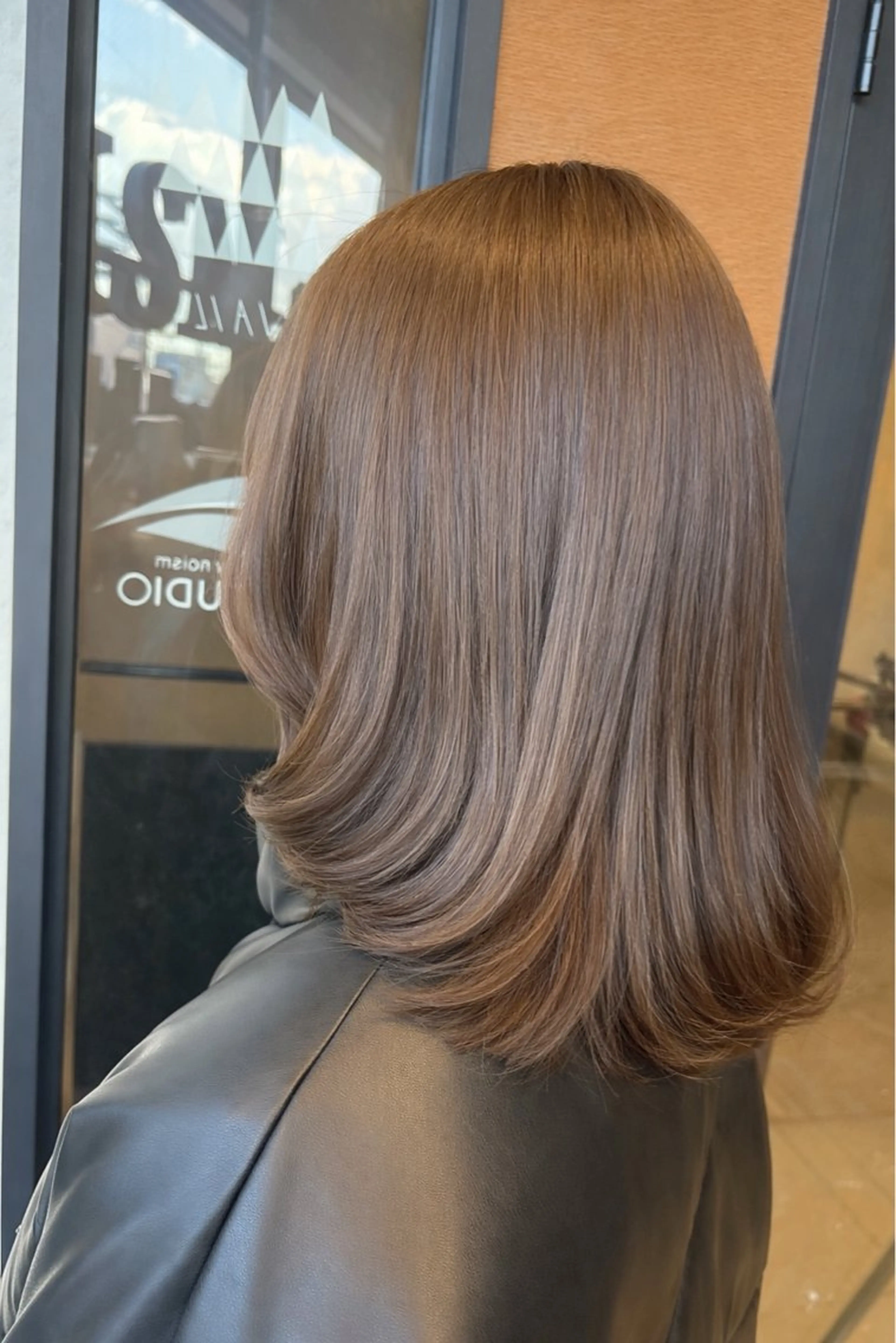 ミディアム ミディアムレイヤー レイヤーカット カット ヘアカラー トリートメント 🫧いお/透明感艶 カラー/縮毛矯正🫧のヘアスタイル