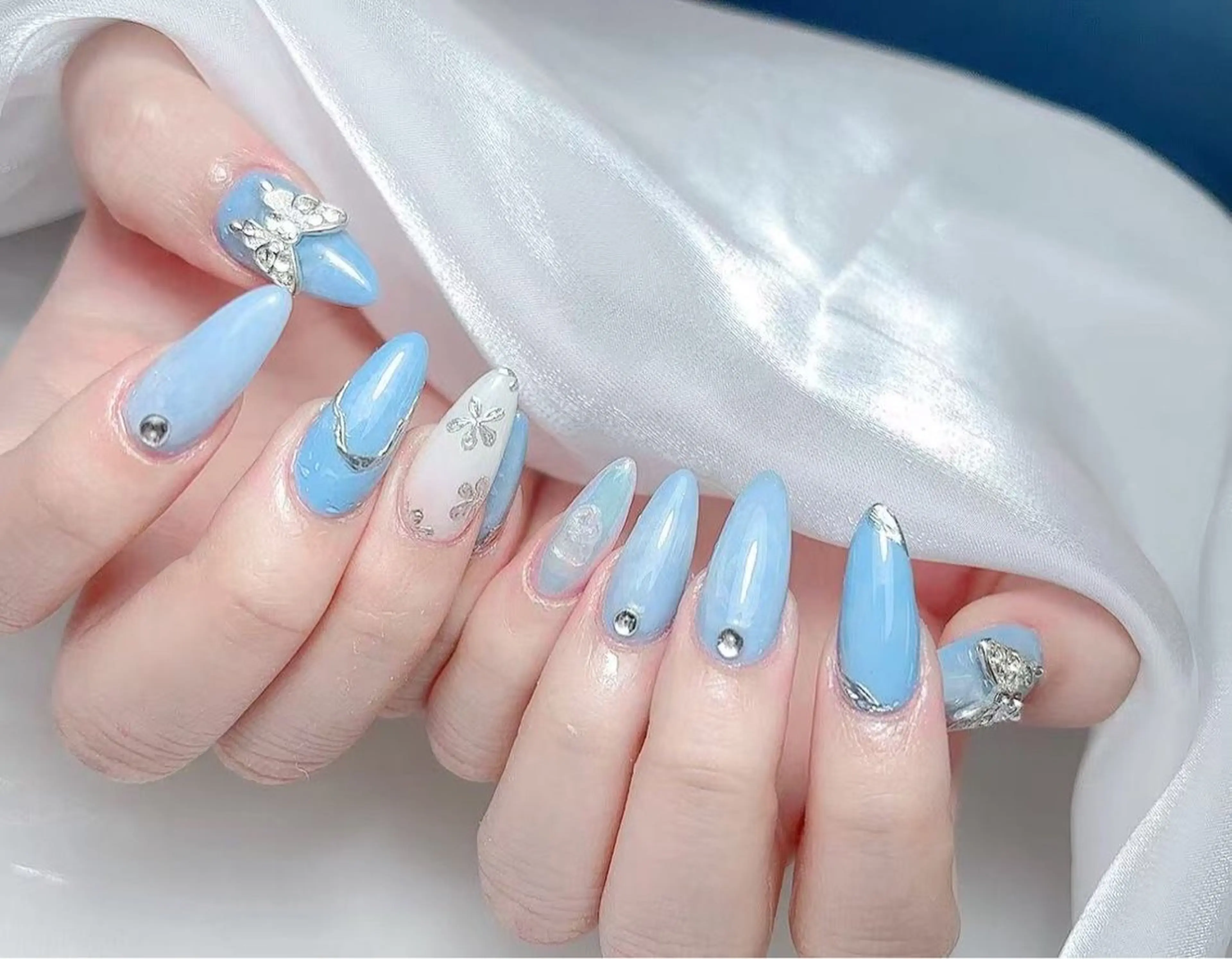 ネイル 🎀M nails✨ ビューティーのネイルデザイン