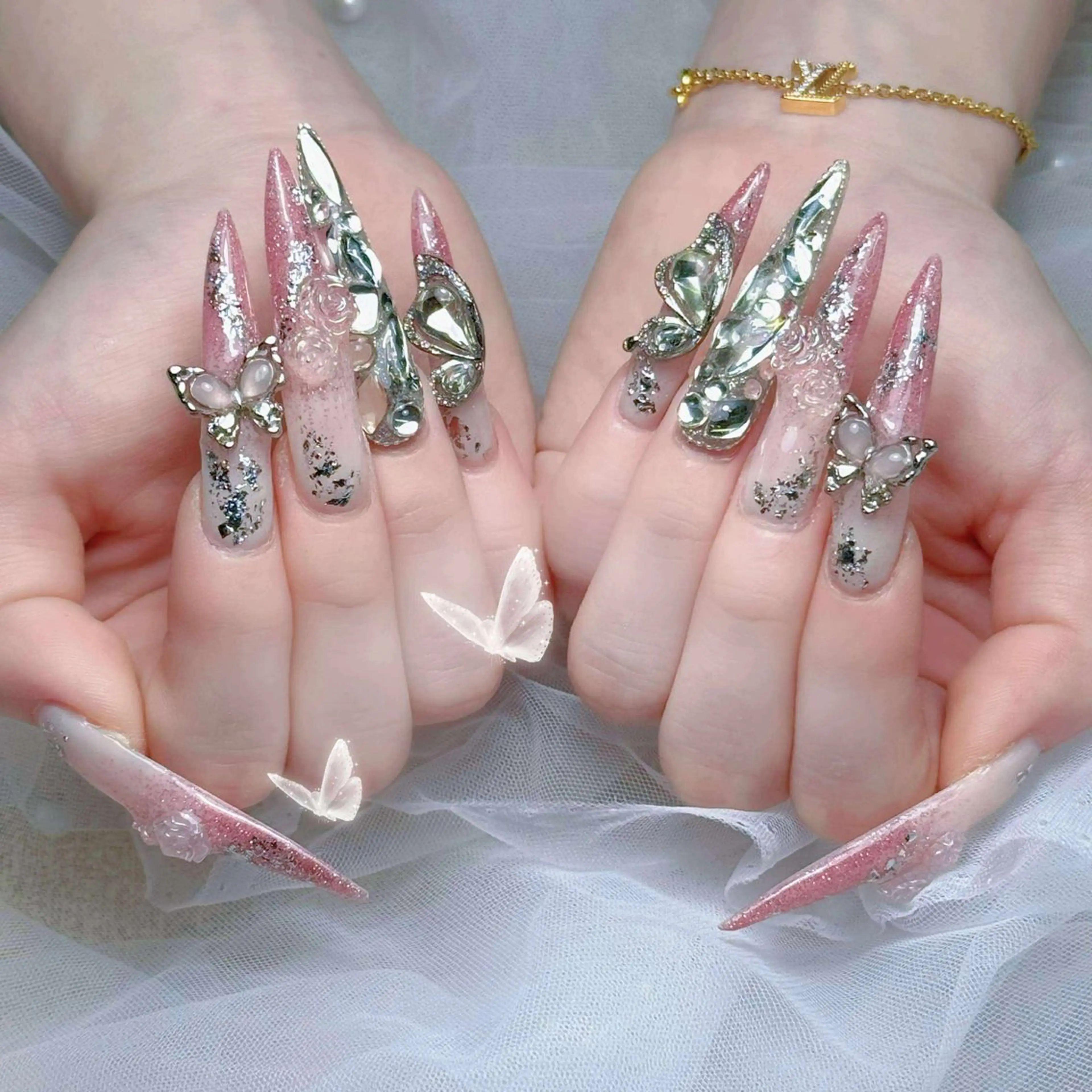 ネイル オーロラネイル ボルドー ブラウン ハート ラメ(グリッター) ハンドネイル ハンドケア Nova Nailのネイルデザイン