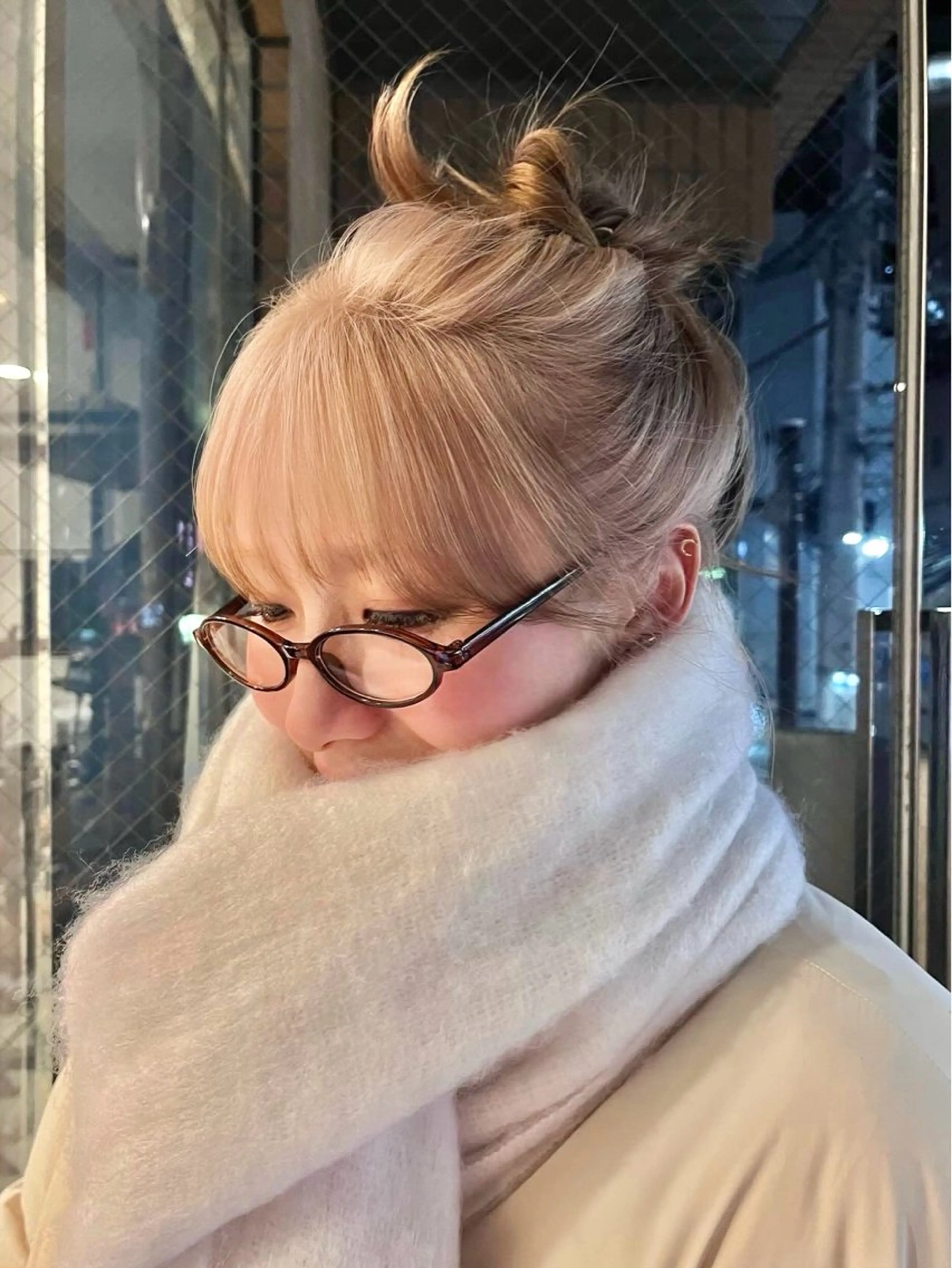 ロング カラー ベージュカラー デザインカラー ホワイトベージュ カット ヘアカラー トリートメント Vicky ブリーチ メンズカジュアルのヘアスタイル