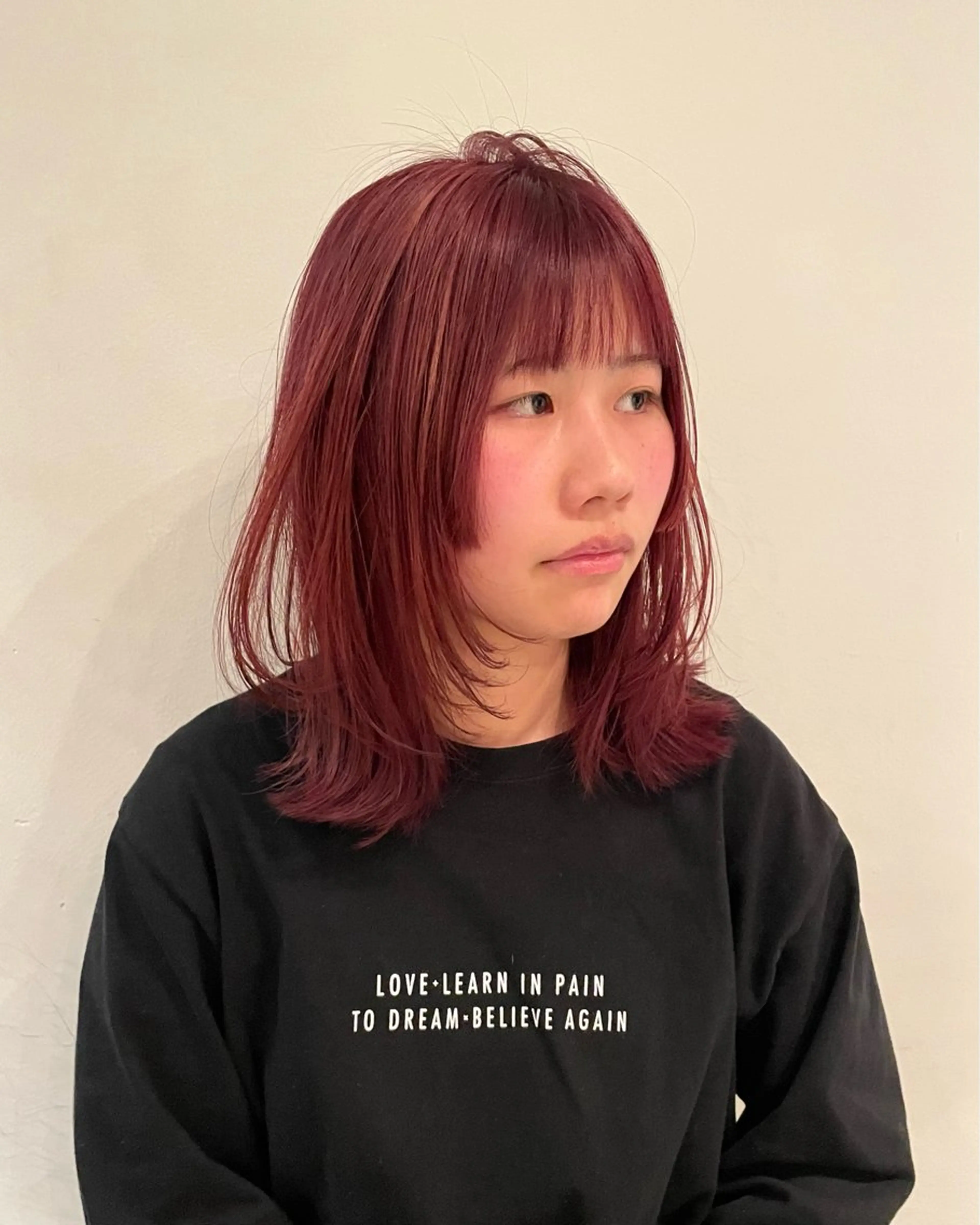 ミディアム カラー 向坂 亜美のヘアスタイル