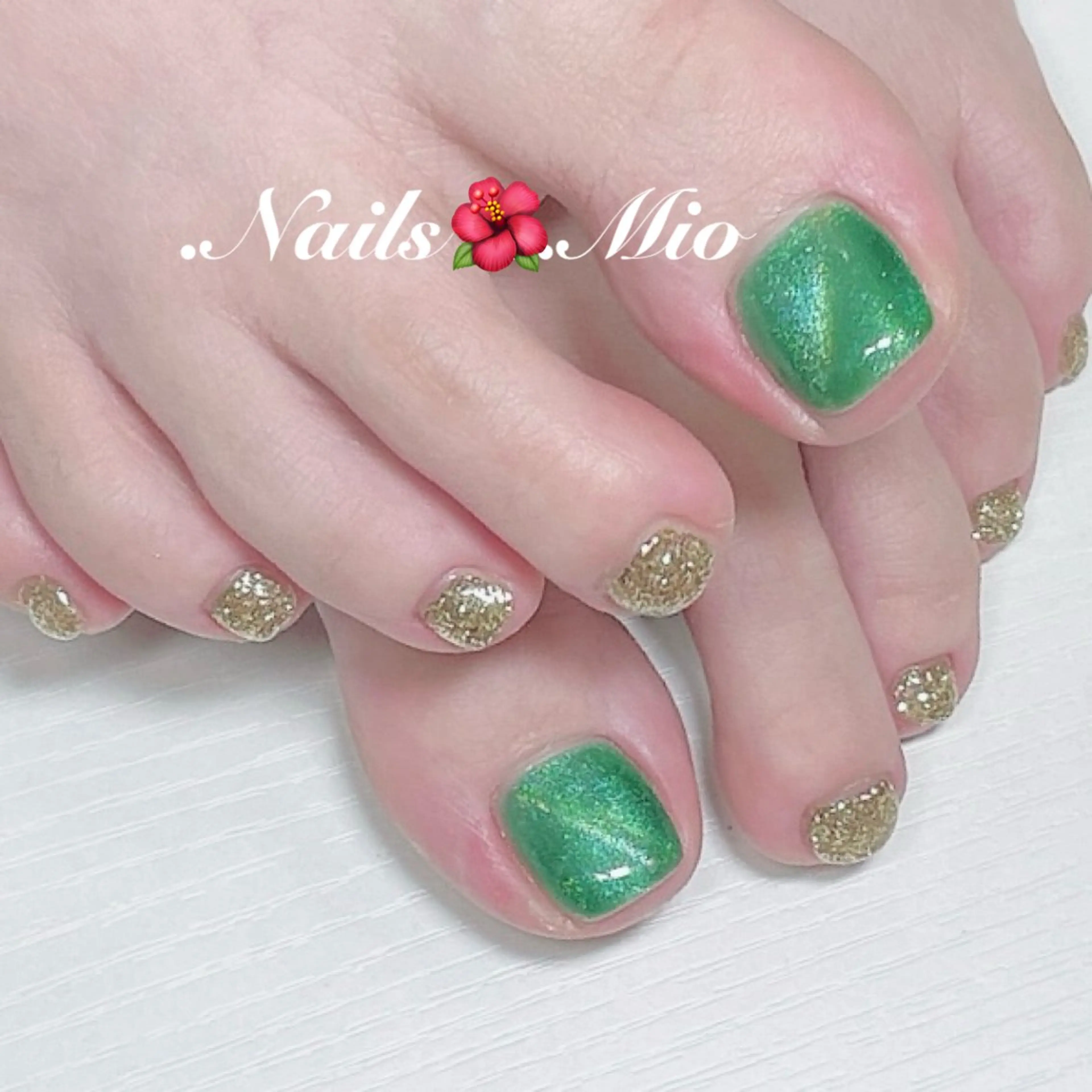 ネイル フットネイル ジェルネイル マグネットネイル 赤色 .Nails Mio 赤羽西ネイルサロンのネイルデザイン