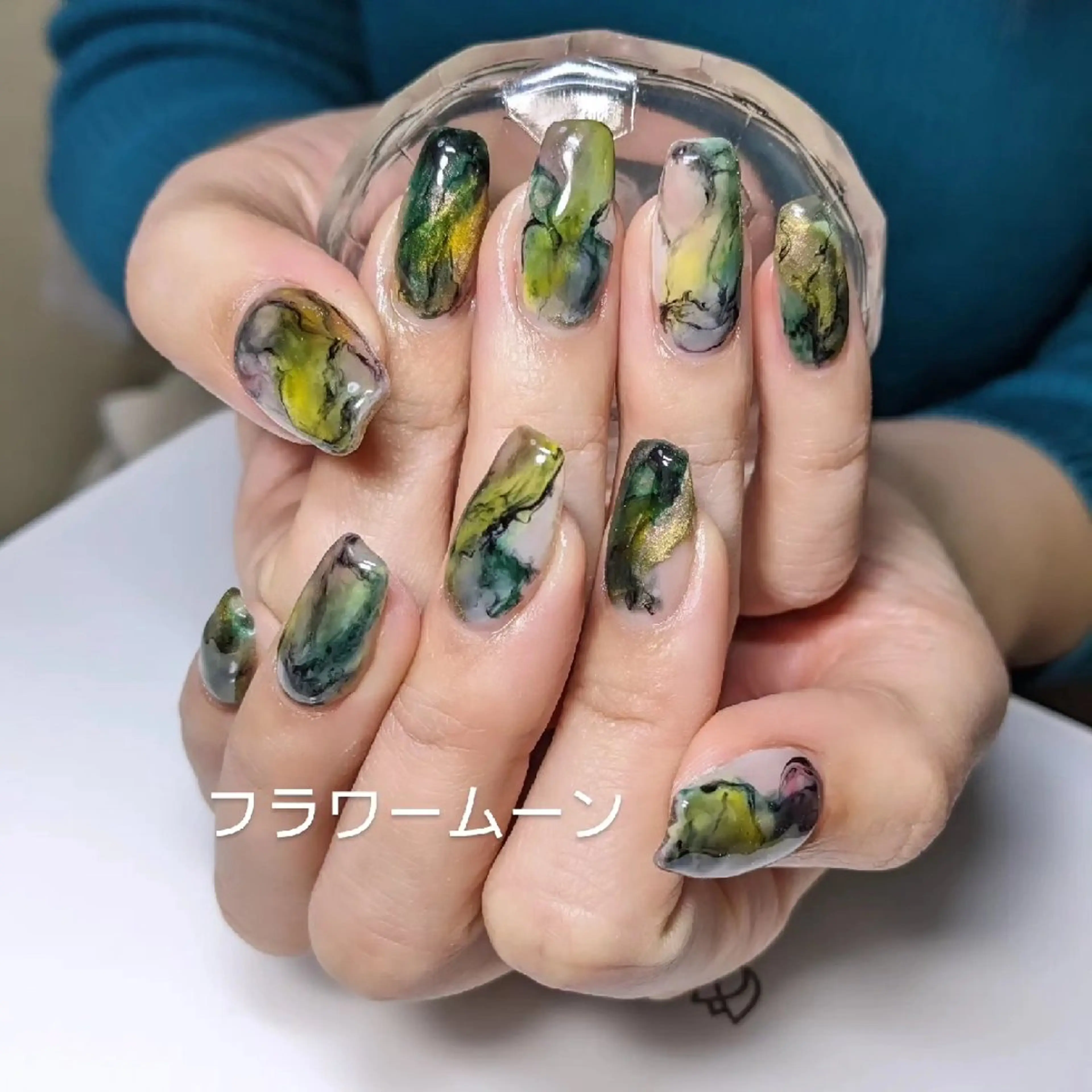 ネイル フラワー ムーンのネイルデザイン