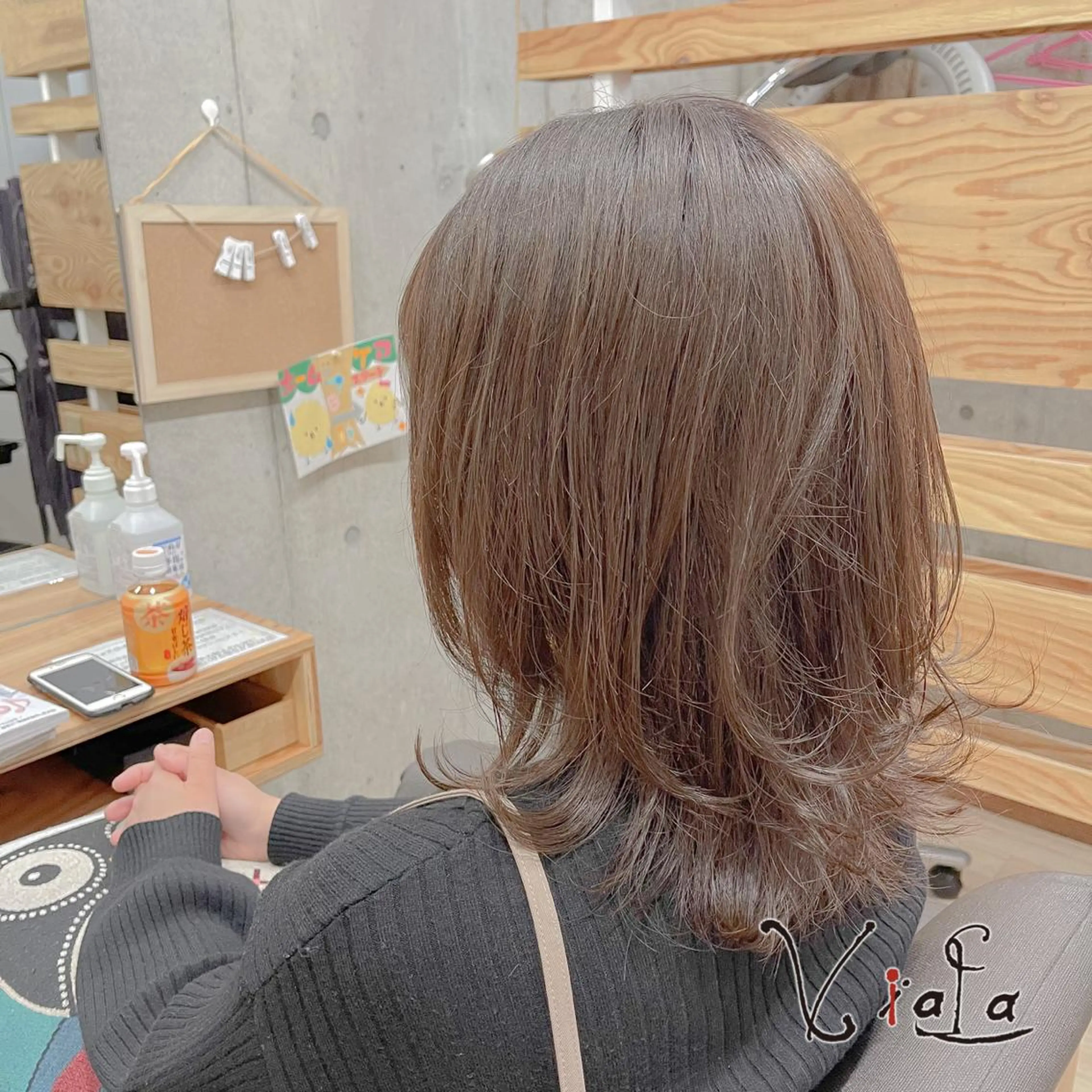ミディアム カラー ミディアムレイヤー アッシュ 透明感カラー レイヤーカット ViaLa Hair 🌈すずきたくむ✂︎のヘアスタイル