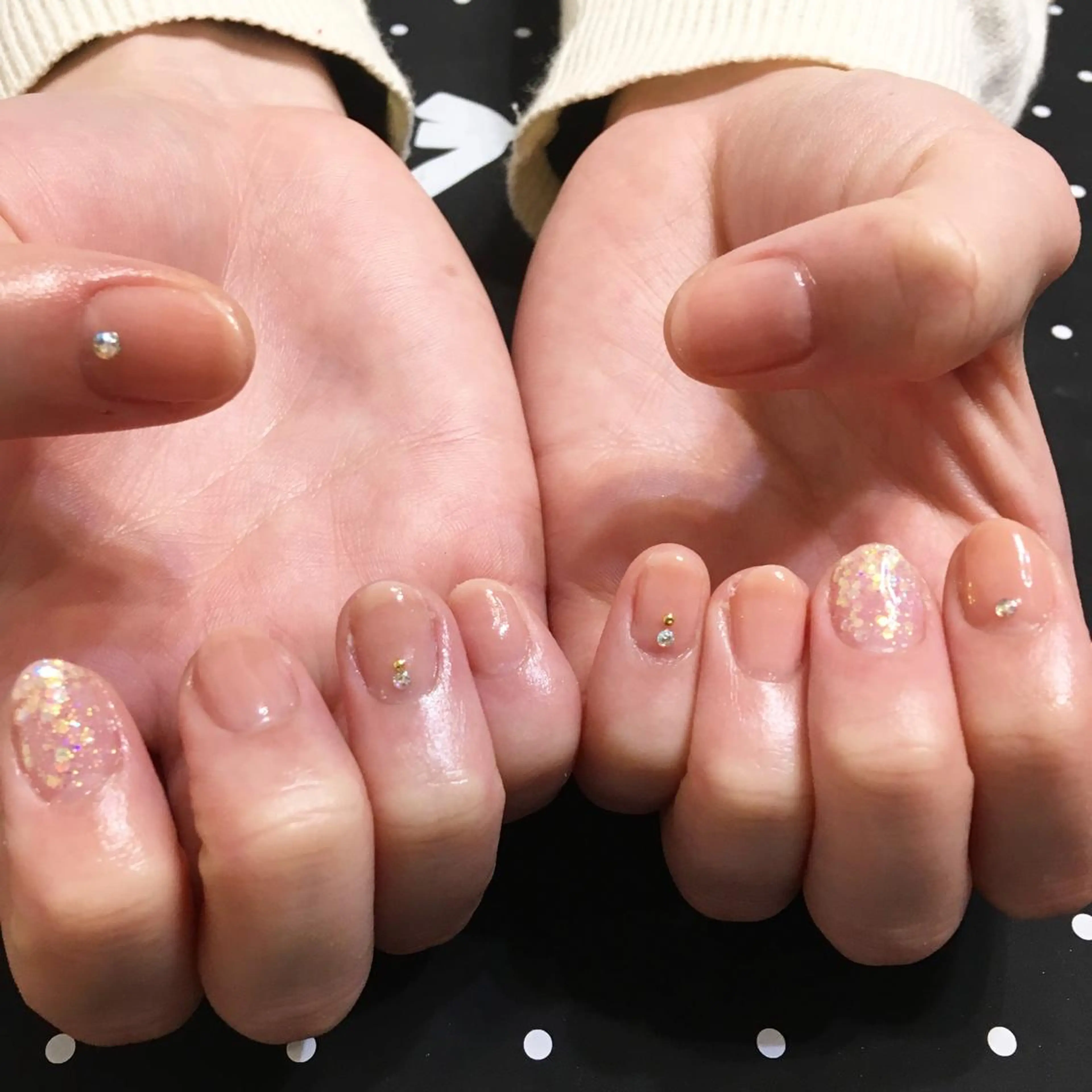 ネイル 持ち込み シンプルネイル ストーンネイル ハンドネイル 🌈KANÅKO 🌈のネイルデザイン