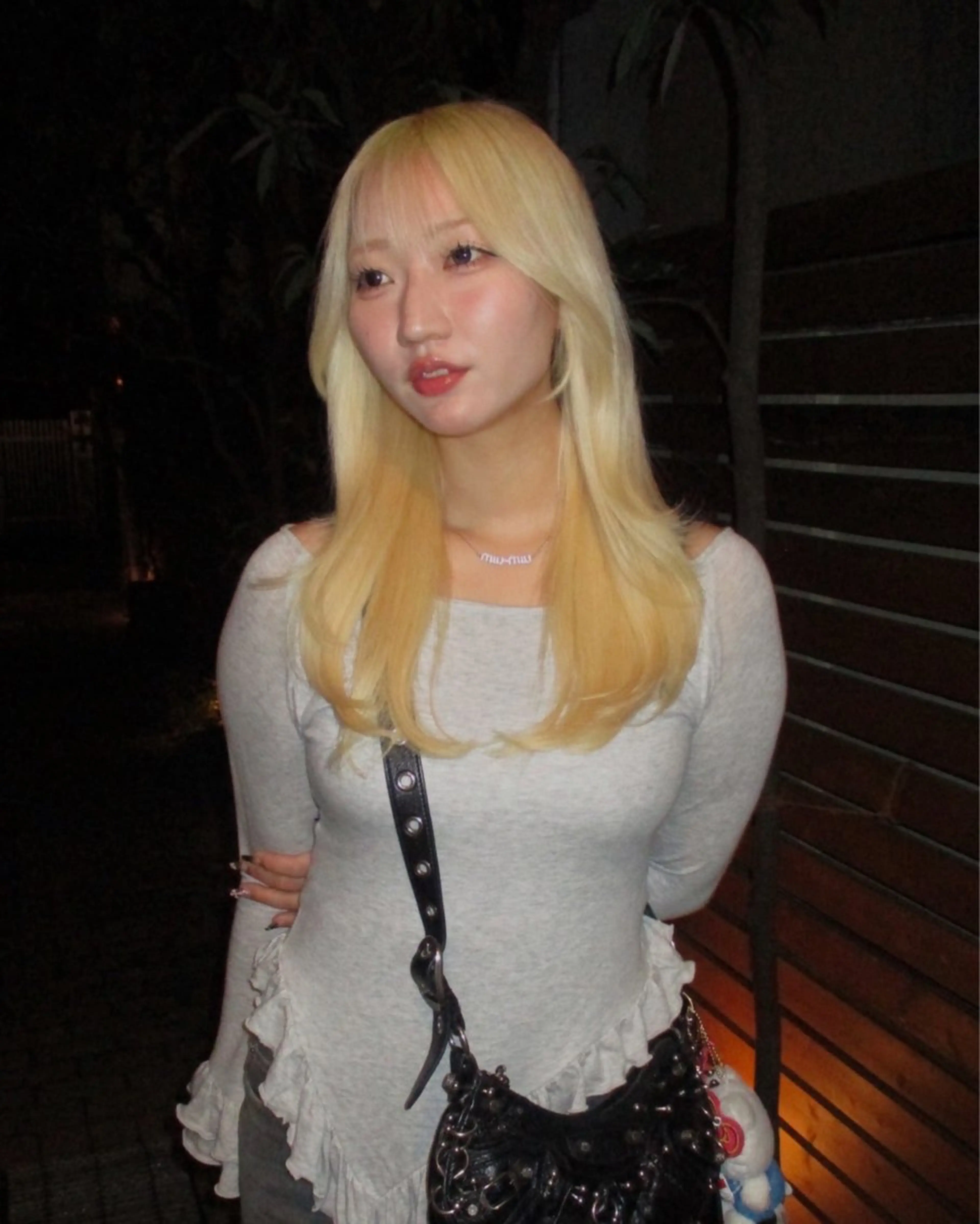 ミディアム カラー ブリーチ 抜きっぱなしブロンド ブロンド レイヤーカット カット ヘアカラー トリートメント sakoda shunkiのヘアスタイル