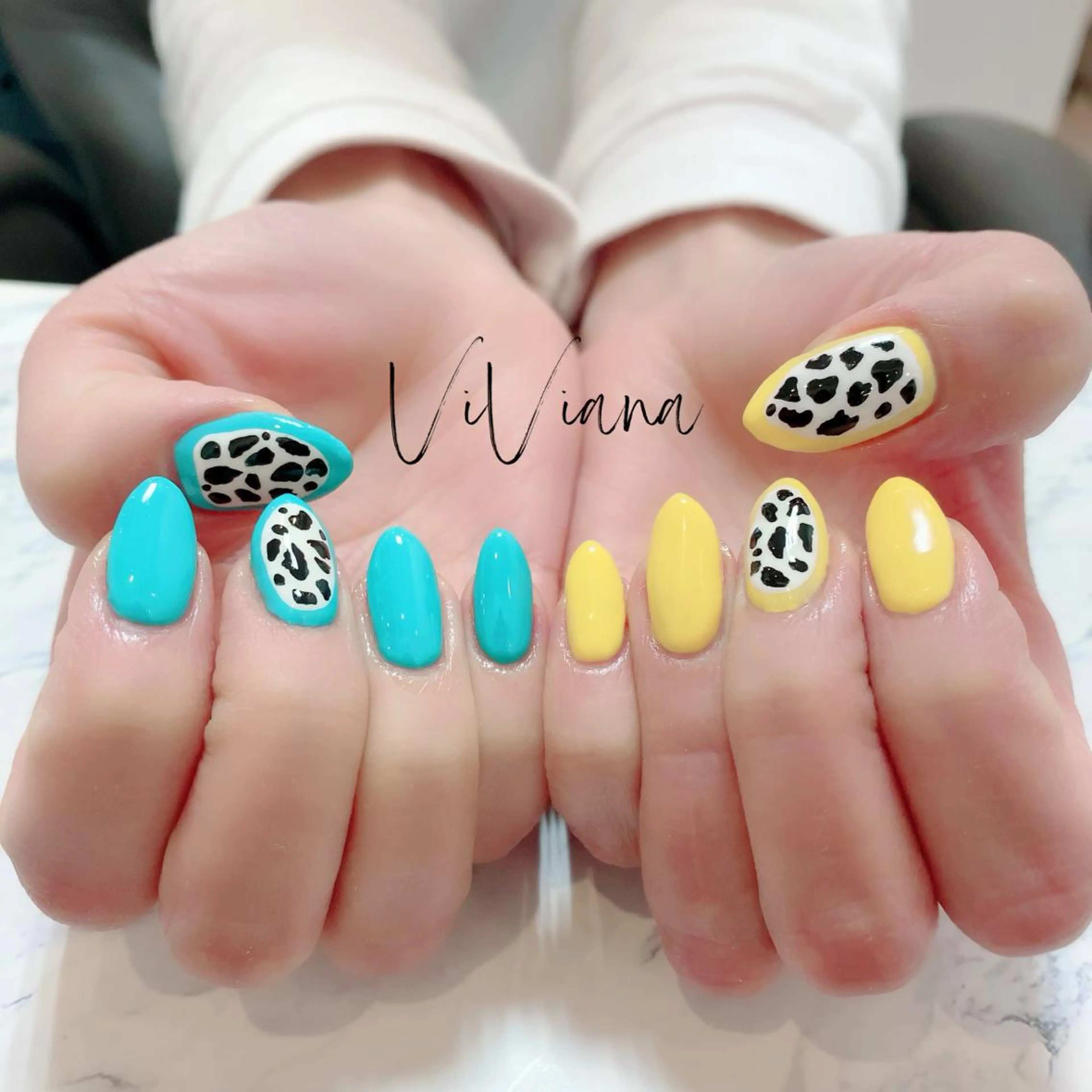 ハンドネイル アート4本の写真