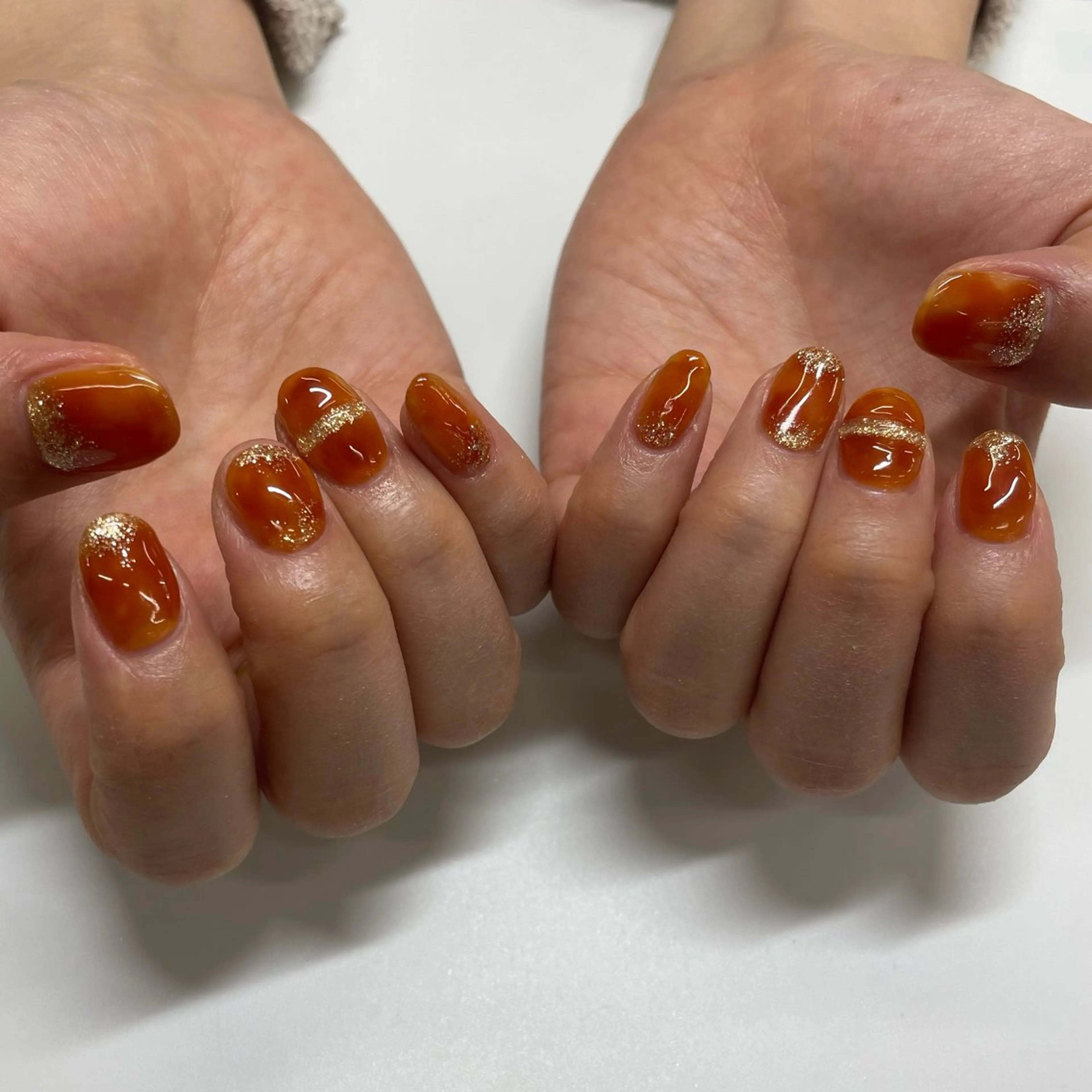 ネイル ブラウン ゴールド キラキラネイル ラメ(グリッター) オレンジ MAXKELLY EMIのネイルデザイン