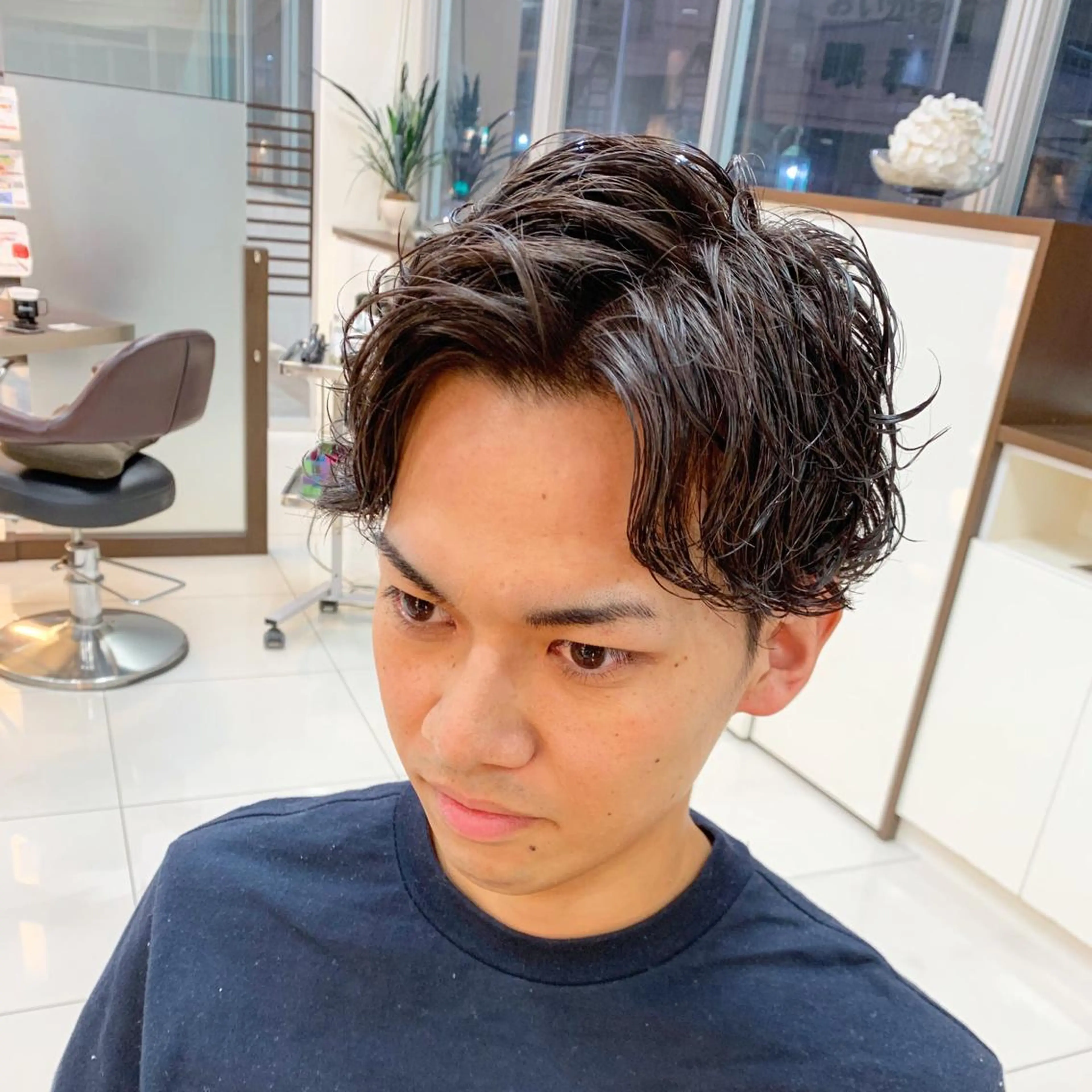 ショート カラー パーマ メンズ センターパート メンズパーマ カット パーマ 🟦メンズパーマ🟦 横浜駅｜小上馬淳司のヘアスタイル