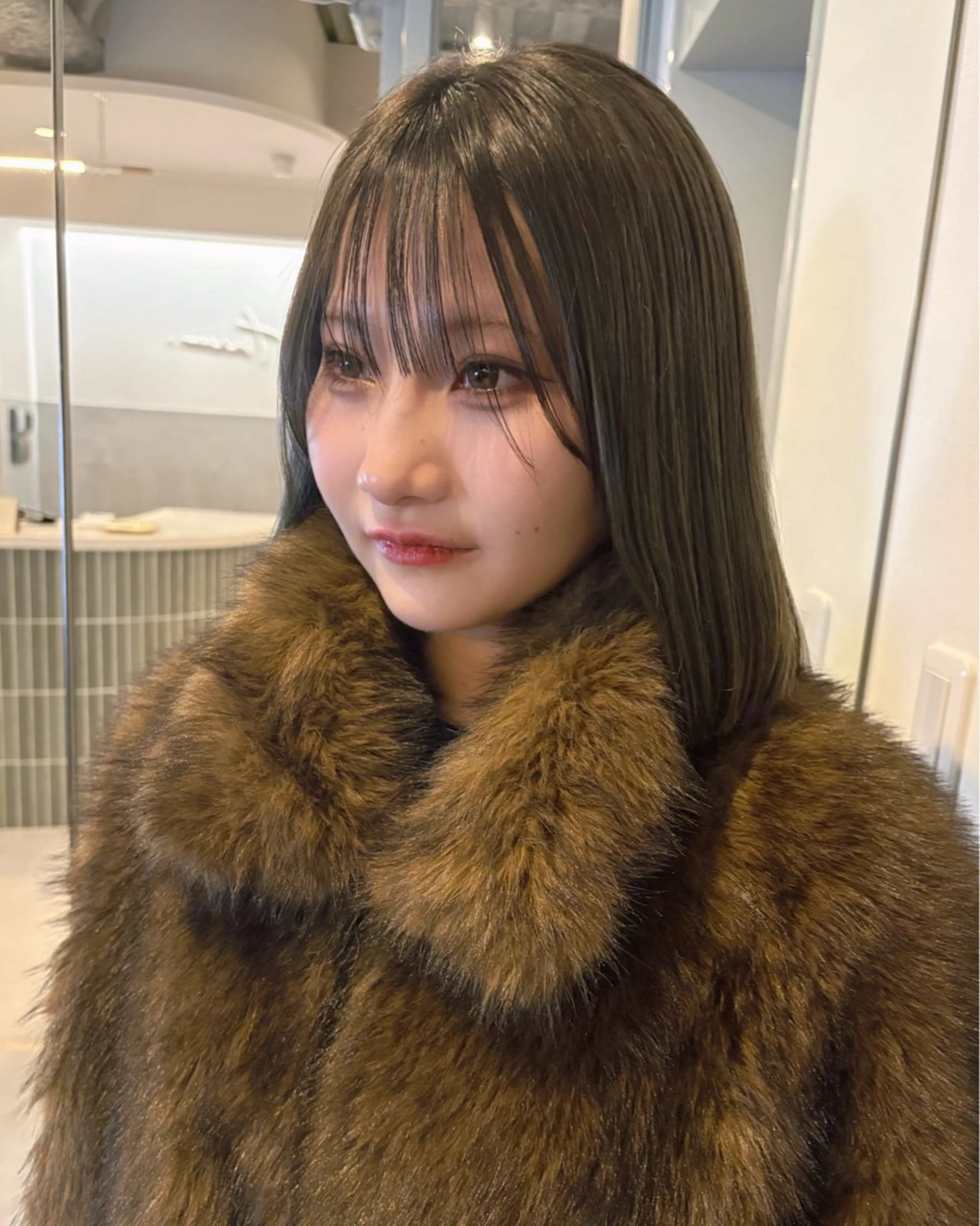 ミディアム カラー グレージュ オリーブグレージュ オリーブグレー ヘアカラー トリートメント 植林 奨のヘアスタイル