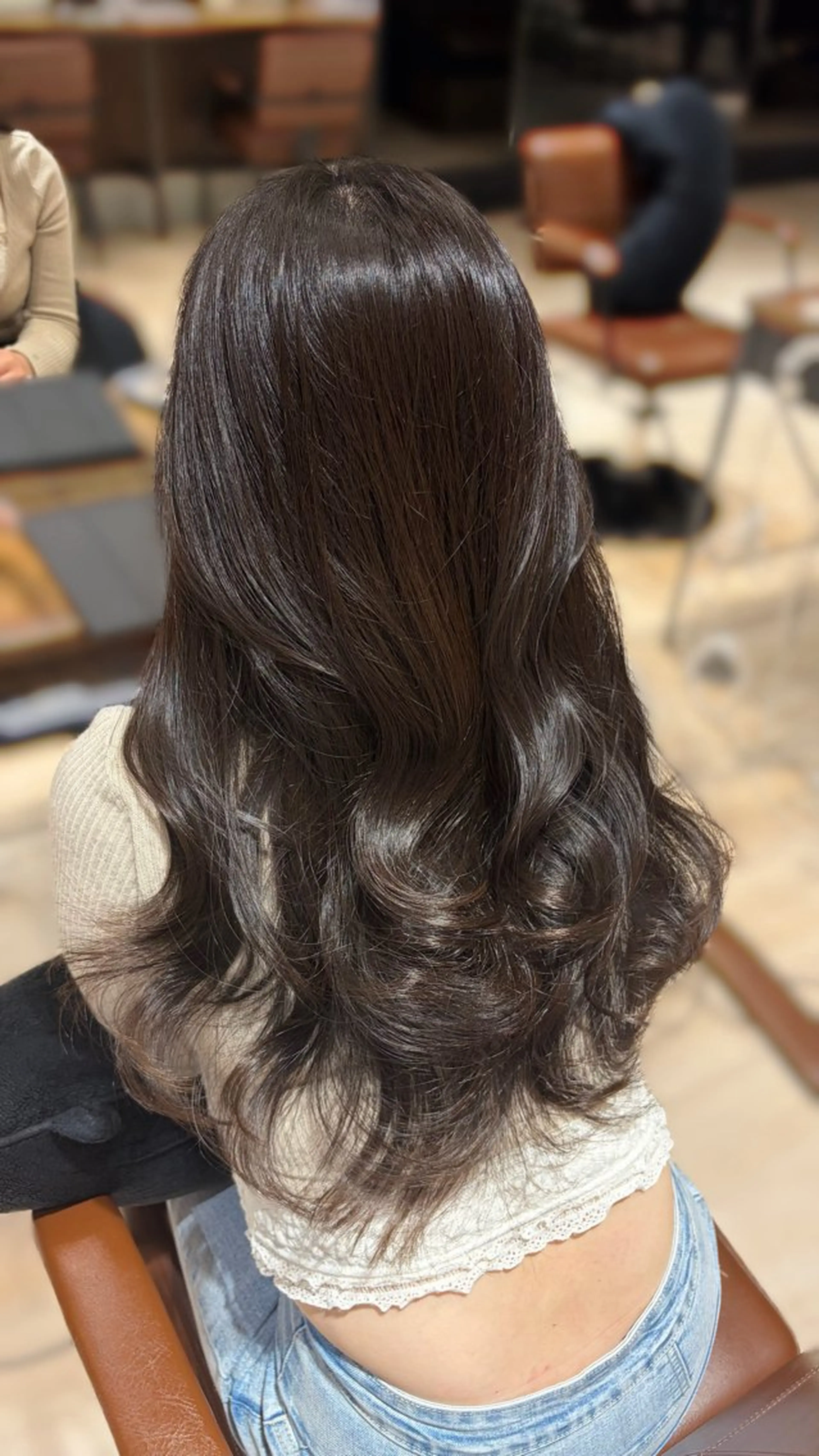 ミディアム レイヤーカット カット ヘアカラー トリートメント AFLOAT GINZA所属・透明感カラー/レイヤ ー/ボブ/宮下知也のヘアスタイル