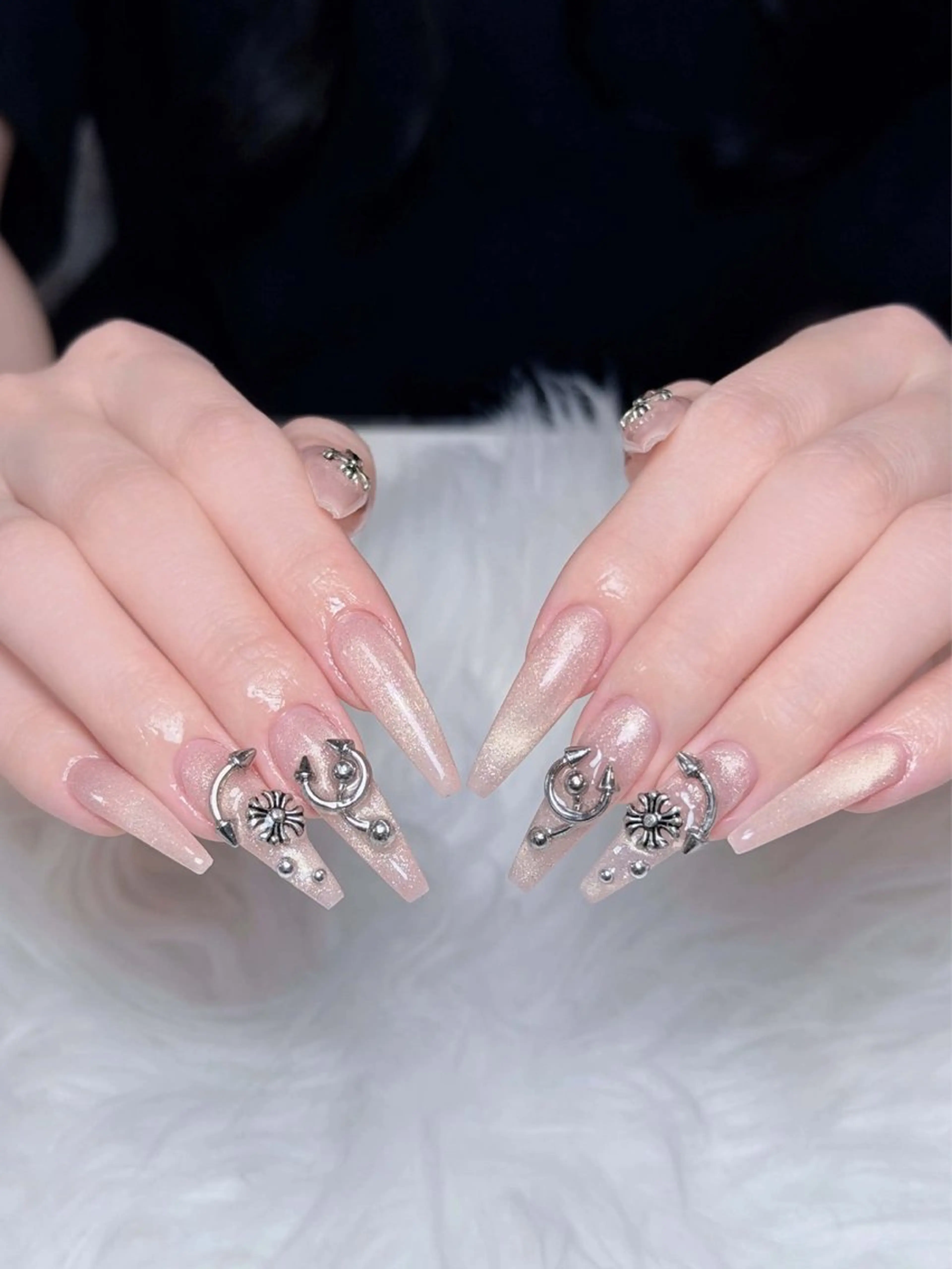 ネイル チークネイル ドット フレンチネイル グラデーション ハート ハンドネイル Julli NailStudioのネイルデザイン