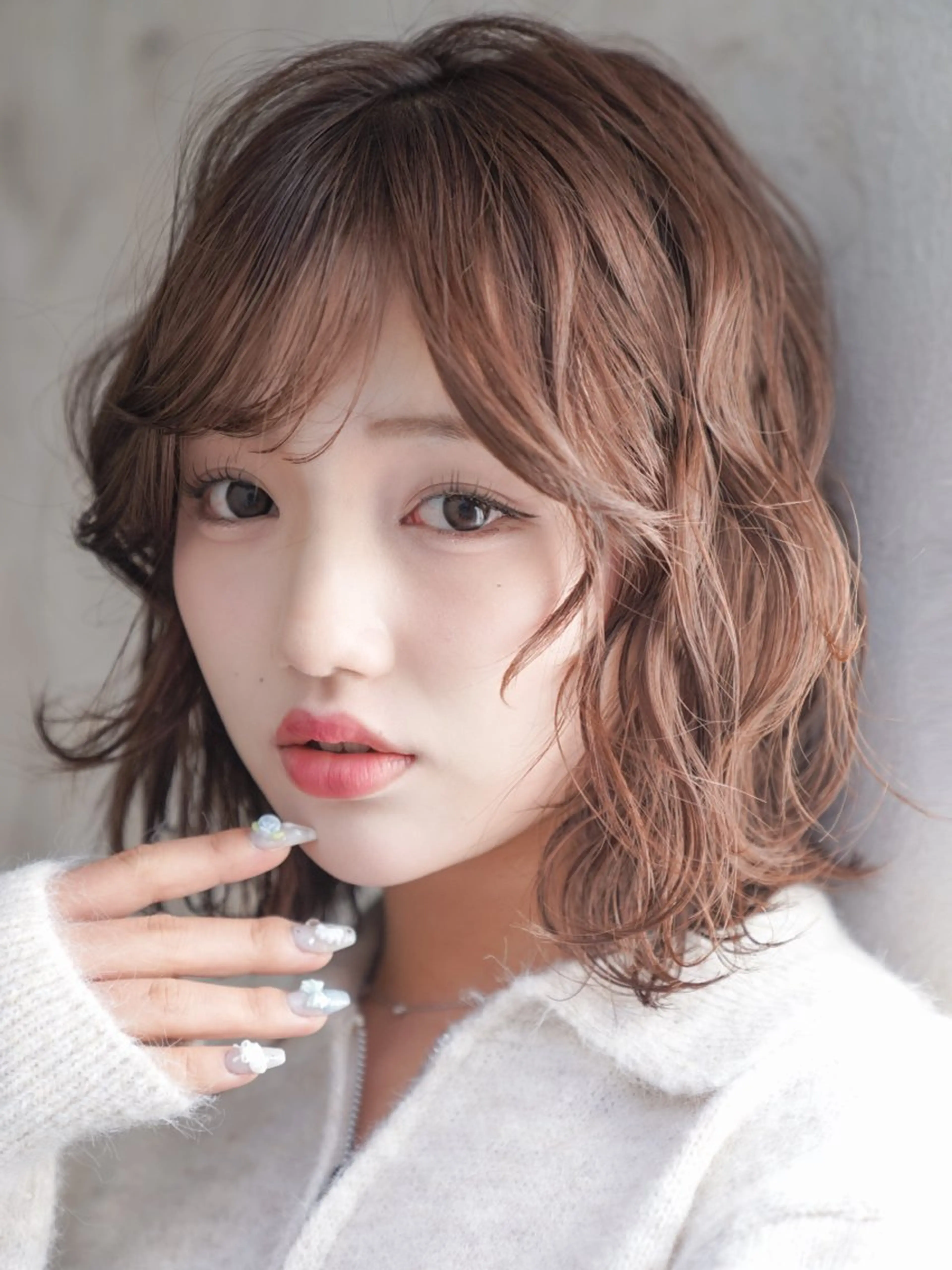 ミディアム カラー ベージュカラー ボブ カライング所属・ズミ/垢抜けレイヤー 🦖透明感カラーのヘアスタイル