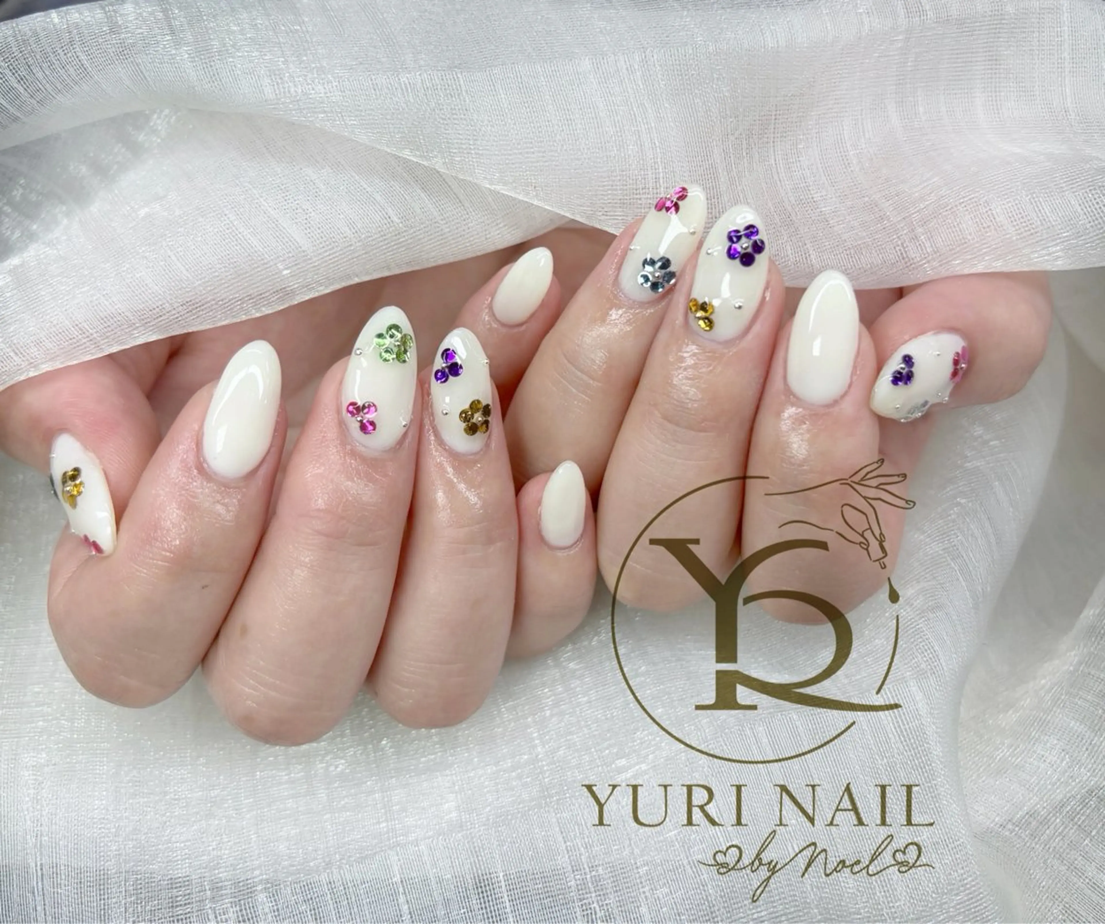 ネイル ハンドネイル フットネイル ハンドケア YURI Nail NARITAのネイルデザイン
