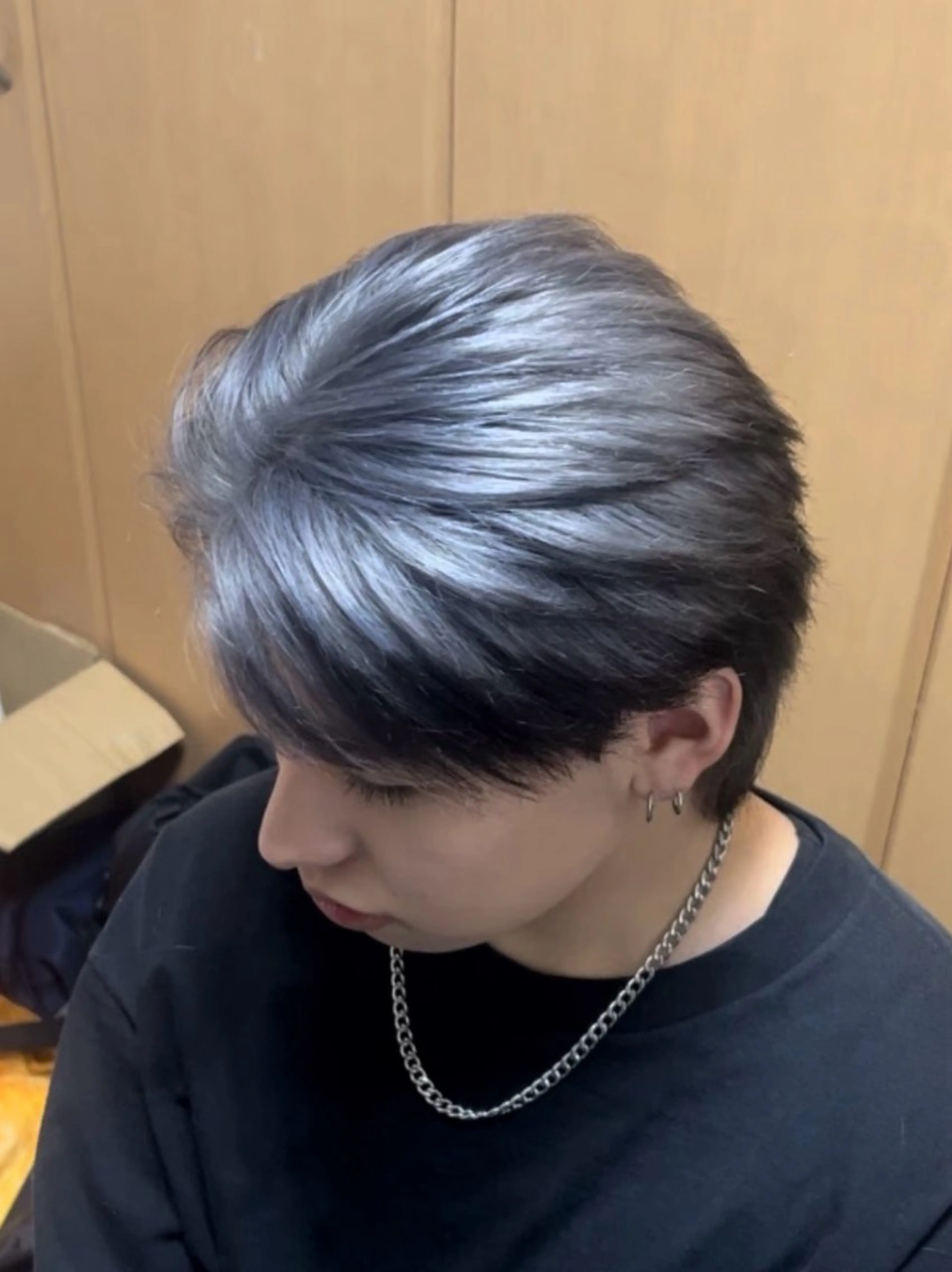 カラー ブリーチ ケアブリーチ ハイトーンカラー 春島 翼のヘアスタイル