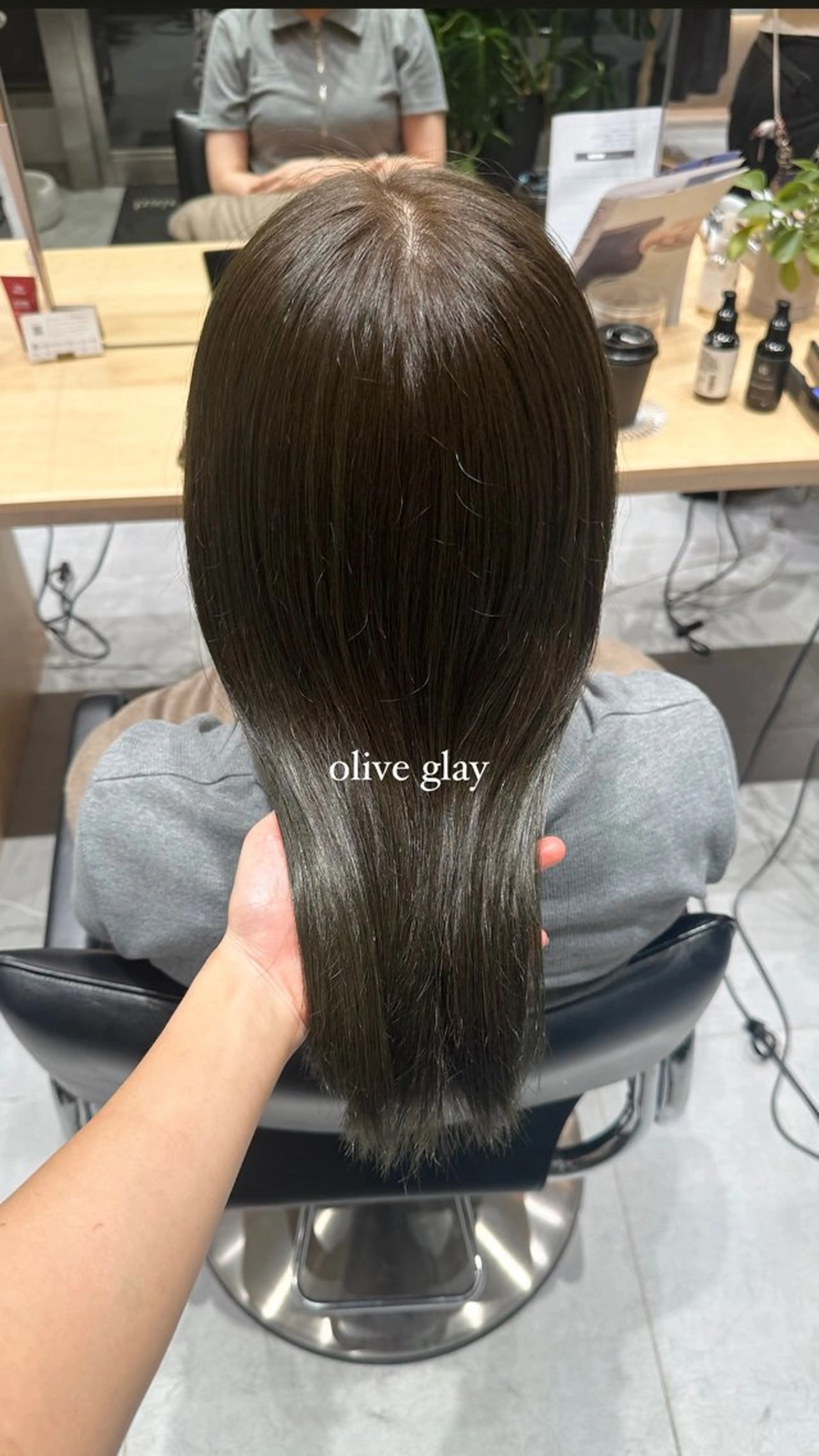 セミロング カラー トリートメント ヘッドスパ ヘアセット ミオ💎透ける暗髪 ショートカットのヘアスタイル