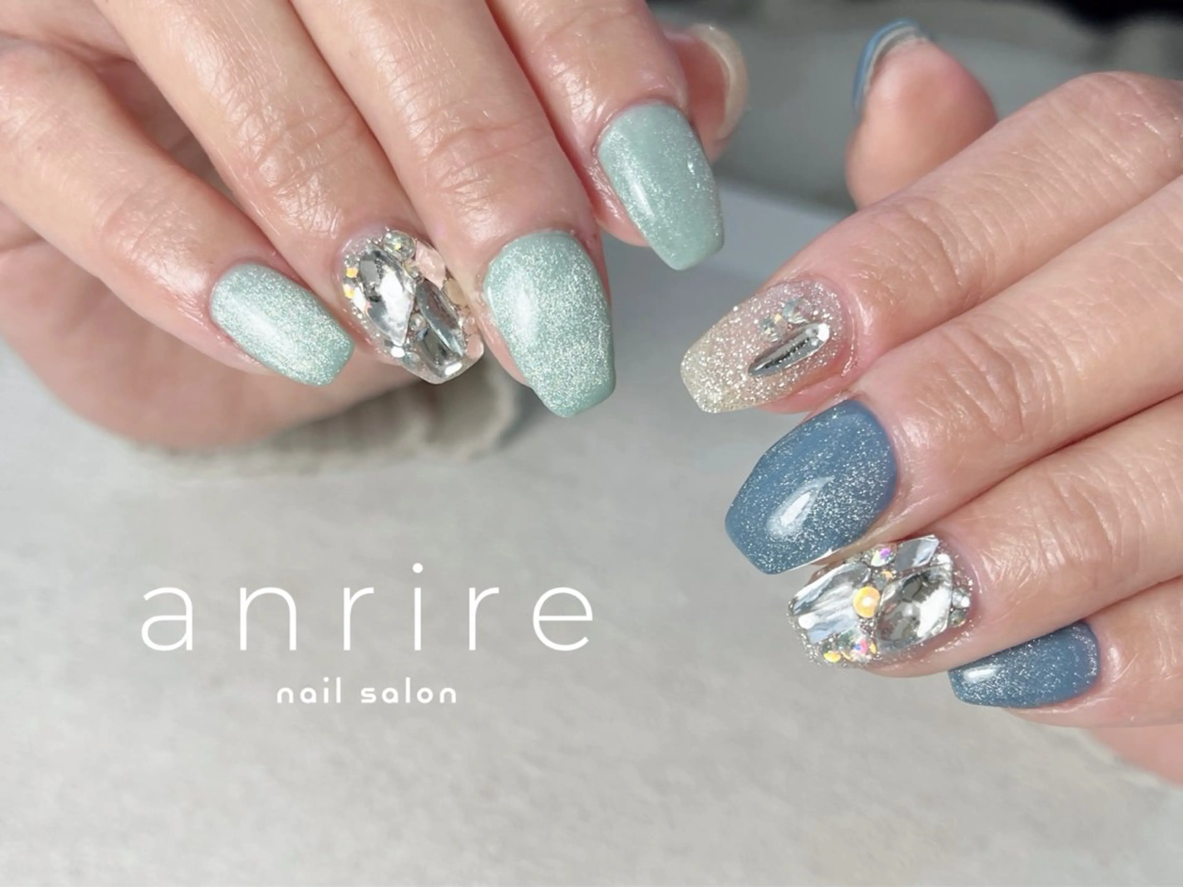 ネイル ブルー フラッシュネイル ジェルネイル グリーン キラキラネイル ハンドネイル nailsalon anrireのネイルデザイン
