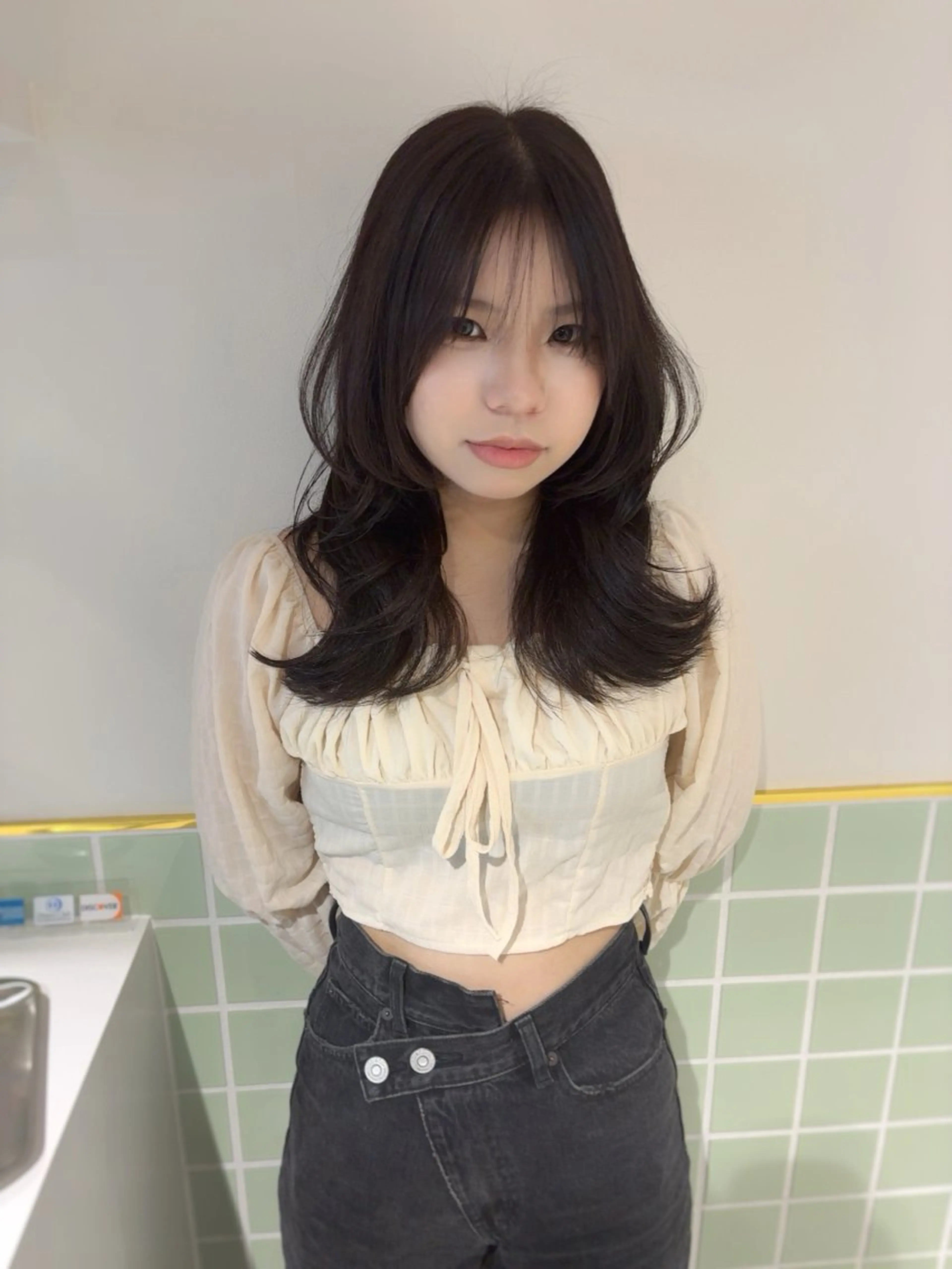 ミディアム カラー ヘアアレンジ 透明感カラー 顔周りカット 韓国風ヘア レイヤーカット 似合わせカット 二ヶ月綺麗が続くレ イヤー/星野六三四のヘアスタイル