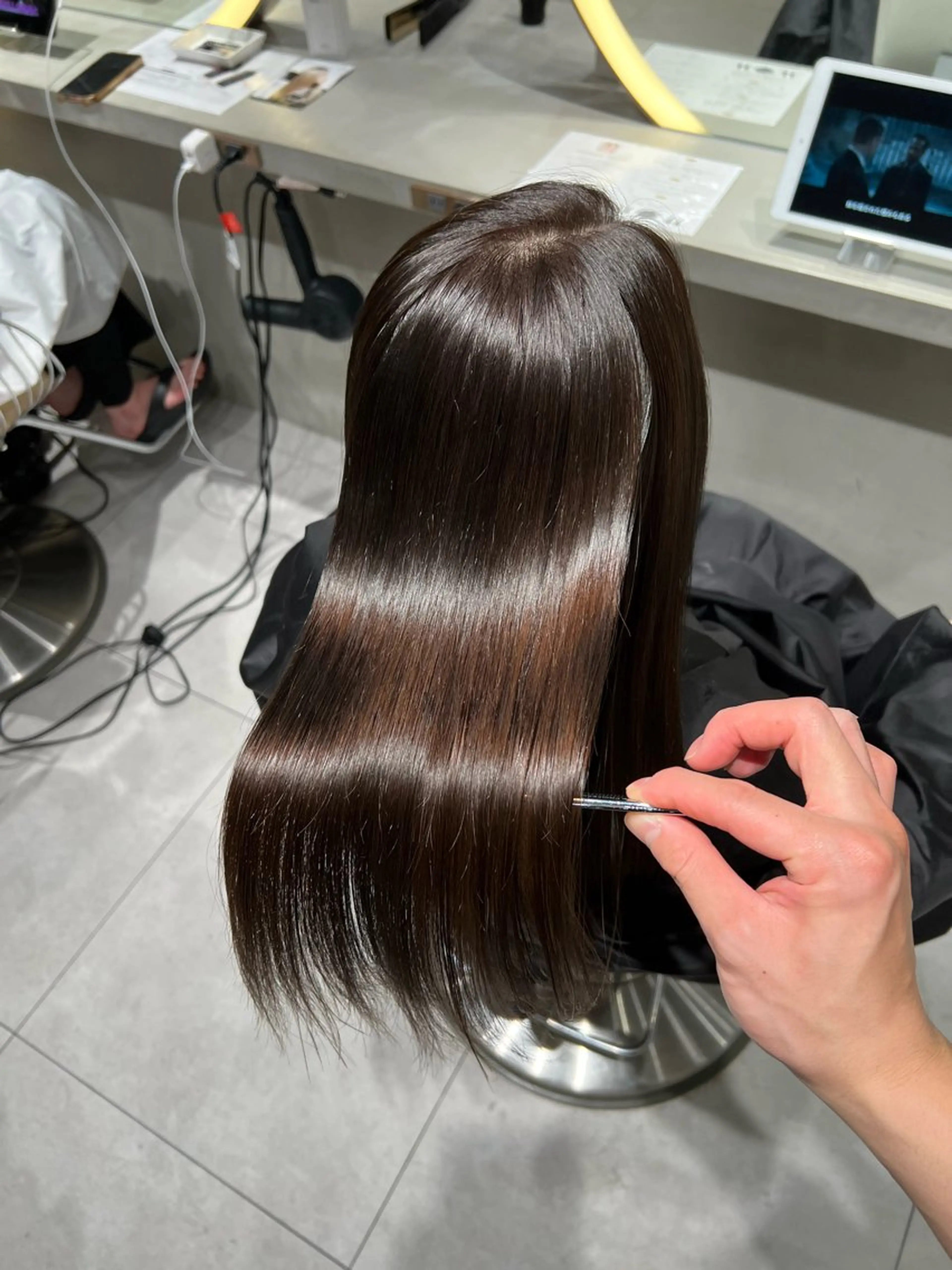 ロング 縮毛矯正 カット ヘアカラー 縮毛矯正 トリートメント 福岡縮毛矯正✨️ ストレート 向井和輝のヘアスタイル