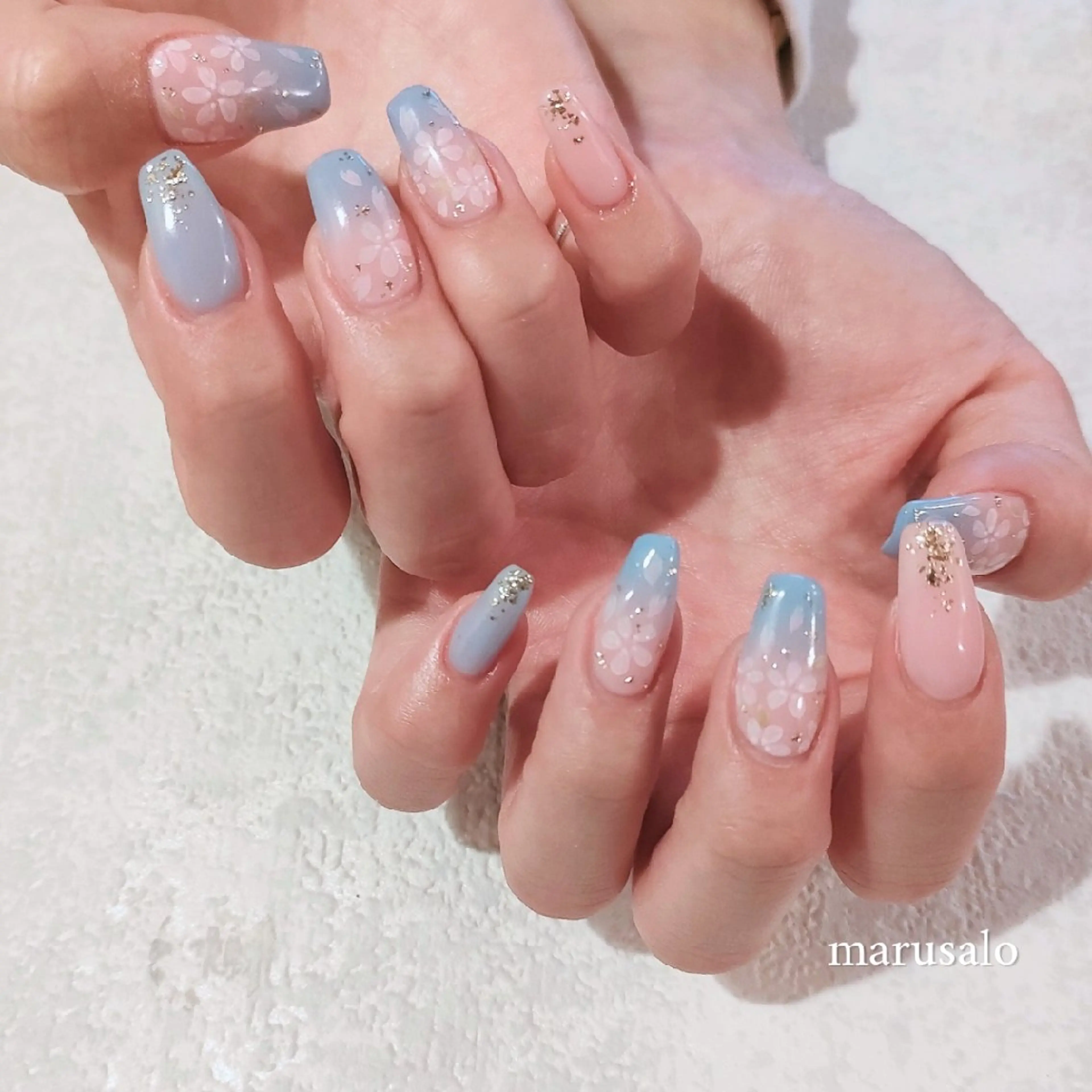 ネイル 桜ネイル グラデーション キラキラネイル 水色 ピンク ハンドネイル marusalo nailのネイルデザイン