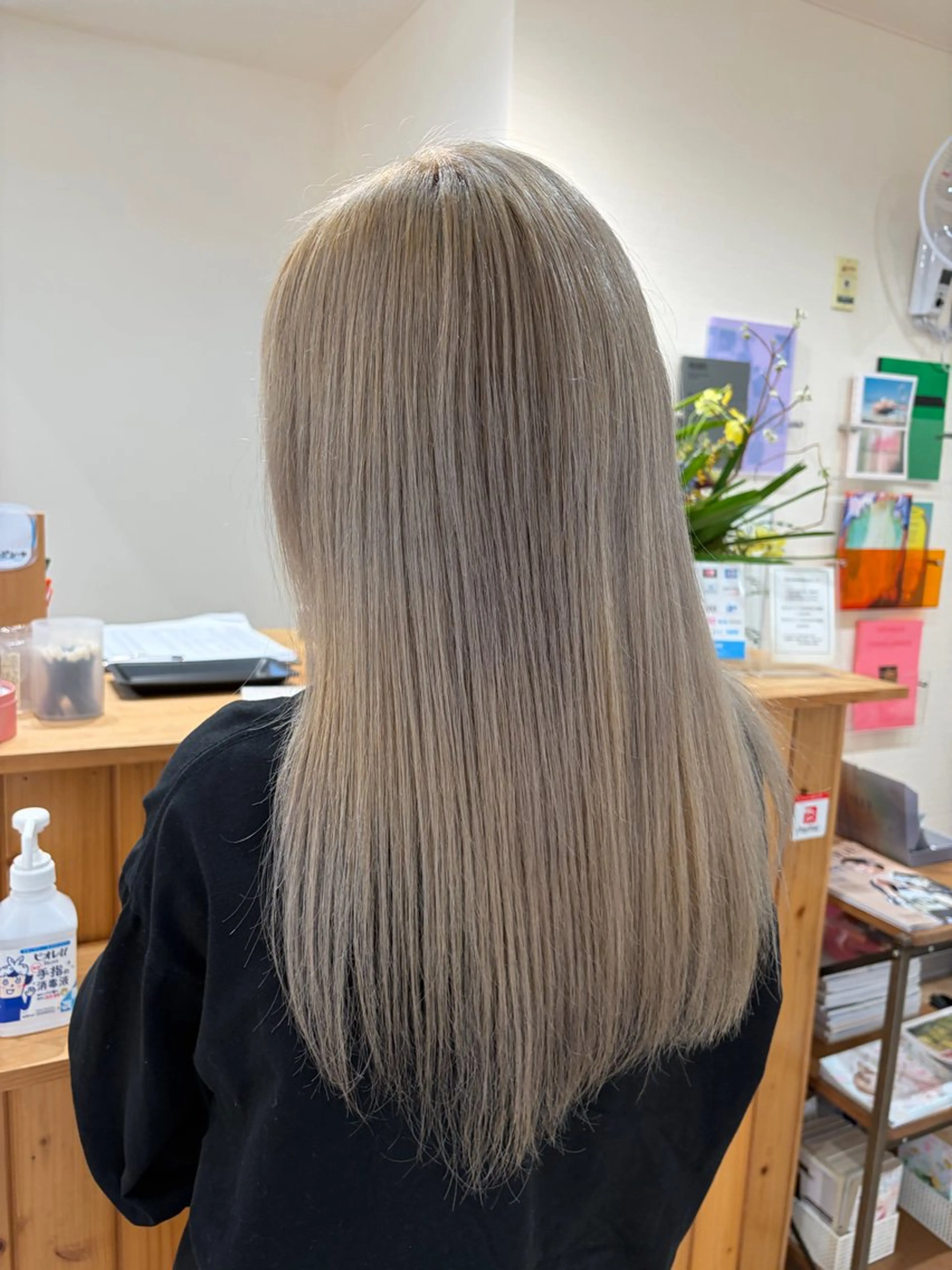 カラー ベージュカラー ブリーチ ホワイトベージュ ヘアカラー トリートメント 金森 実海のヘアスタイル