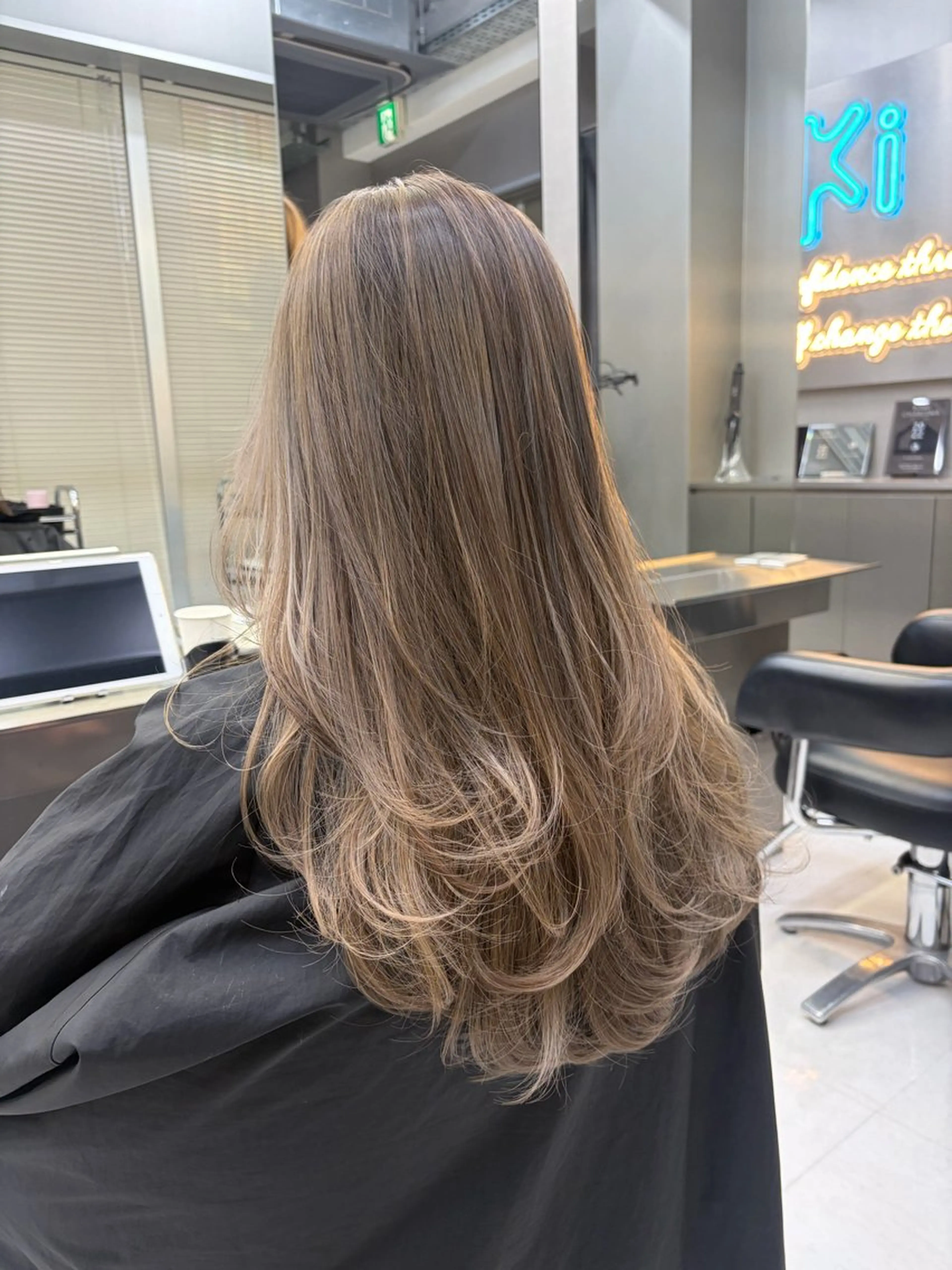 ロング レイヤーカット 🫧バレイヤージュ/ ハイトーン/ミズキのヘアスタイル