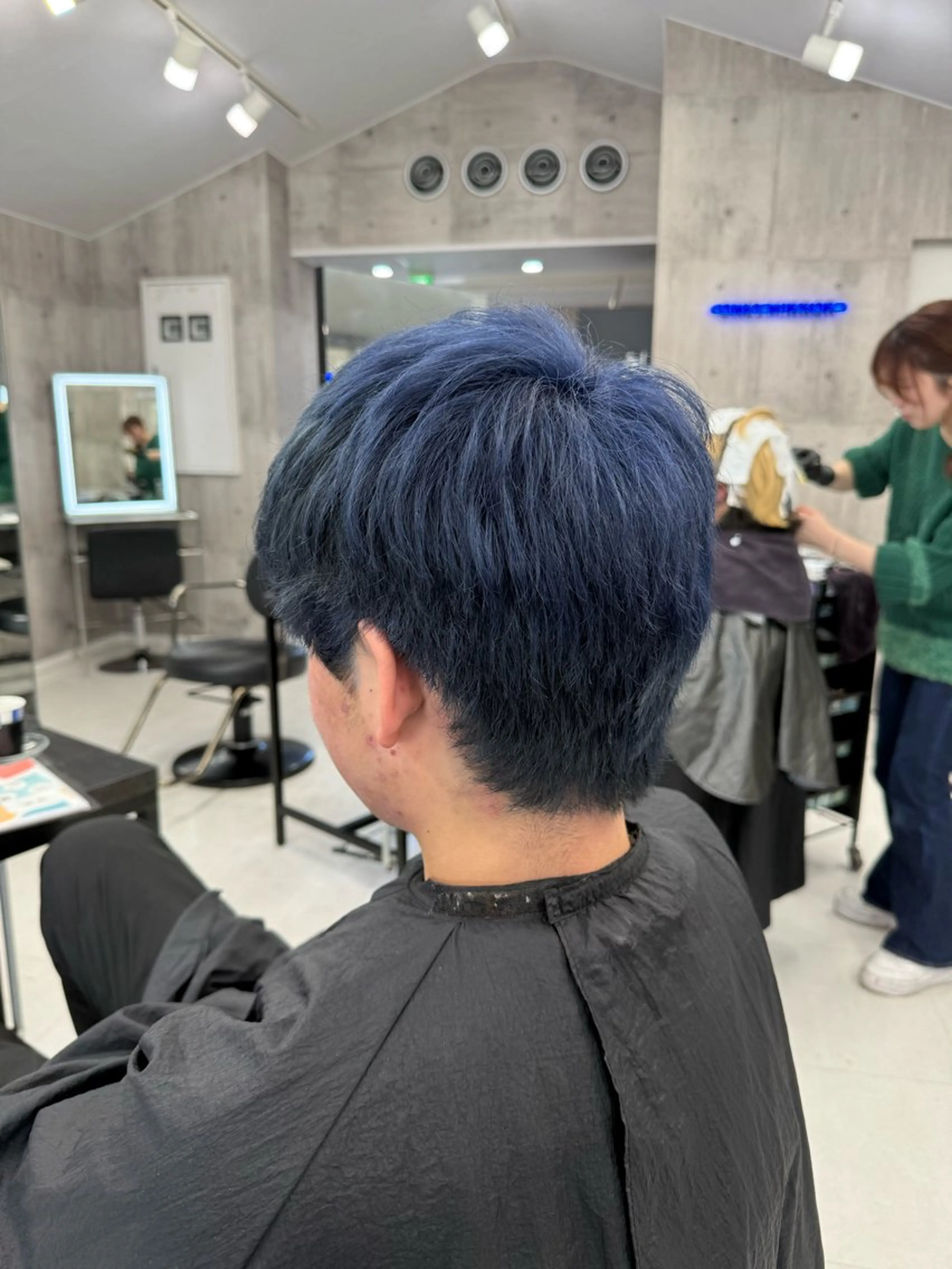 ショート カラー メンズ メンズバレイヤージュ メンズブリーチ メンズハイライト メンズハイトーン メンズインナーカラー ヘアカラー トリートメント ☁️かずき☁️青.紫 推し活カラー💫のヘアスタイル