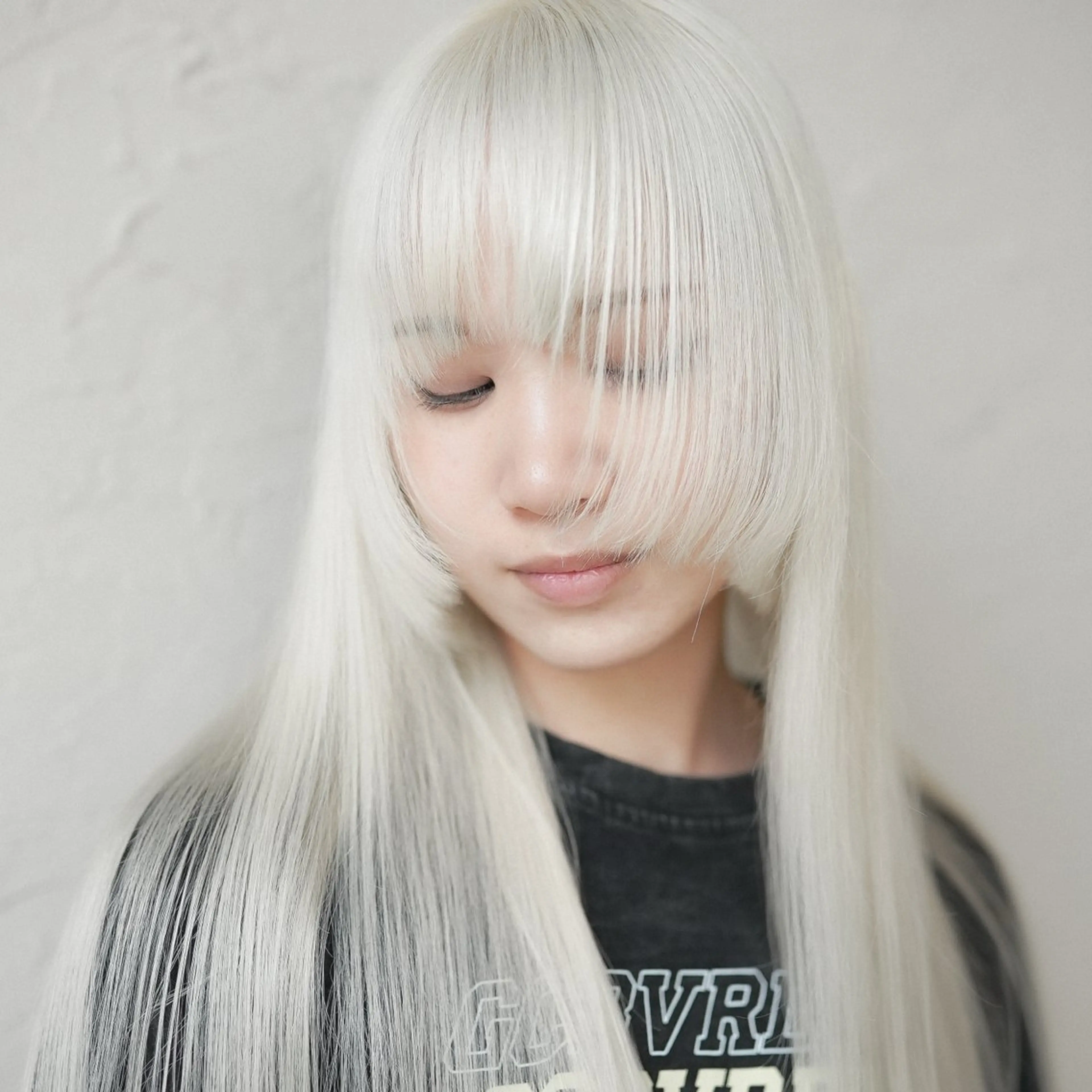 ロング カラー ブリーチ ハイトーンカラー シルバー ヘアカラー トリートメント ｍｅｉ .のヘアスタイル