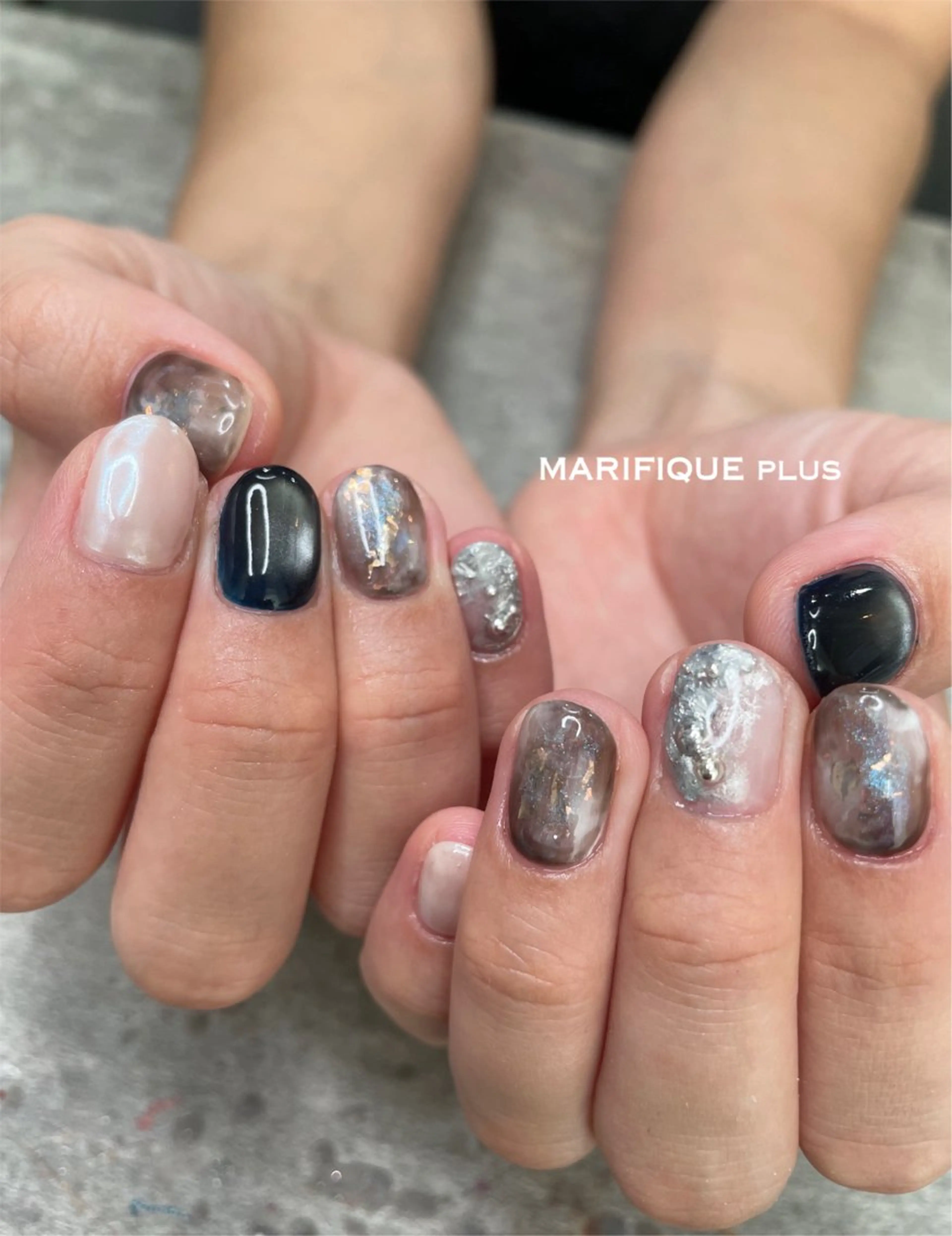 ネイル マグネットネイル ミラーネイル ネイビー ニュアンスネイル ショートネイル ハンドネイル ma riのネイルデザイン