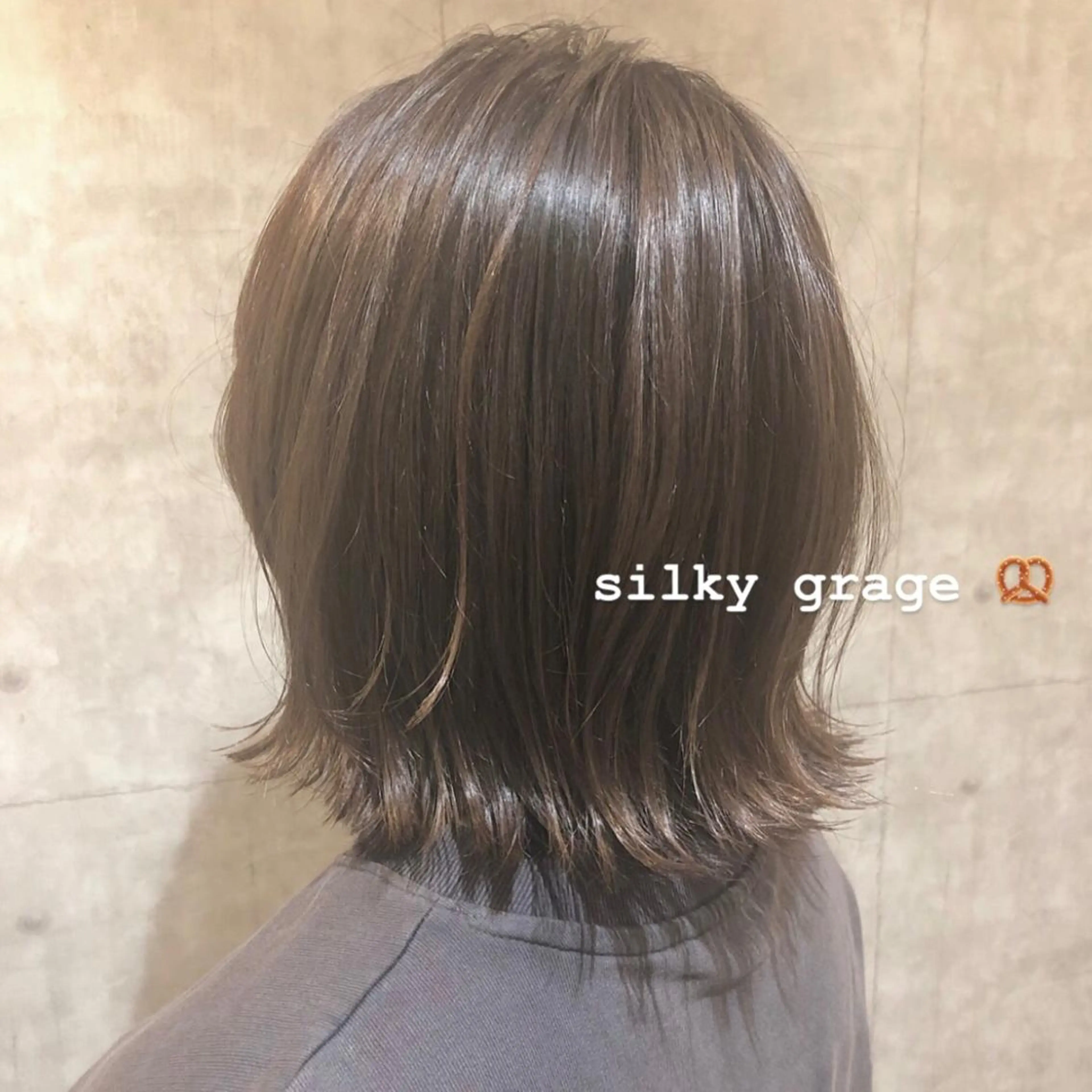 ミディアム カラー グレージュ ボブ 外ハネヘア 🪞顔周りカット🪞 北里朋子のヘアスタイル