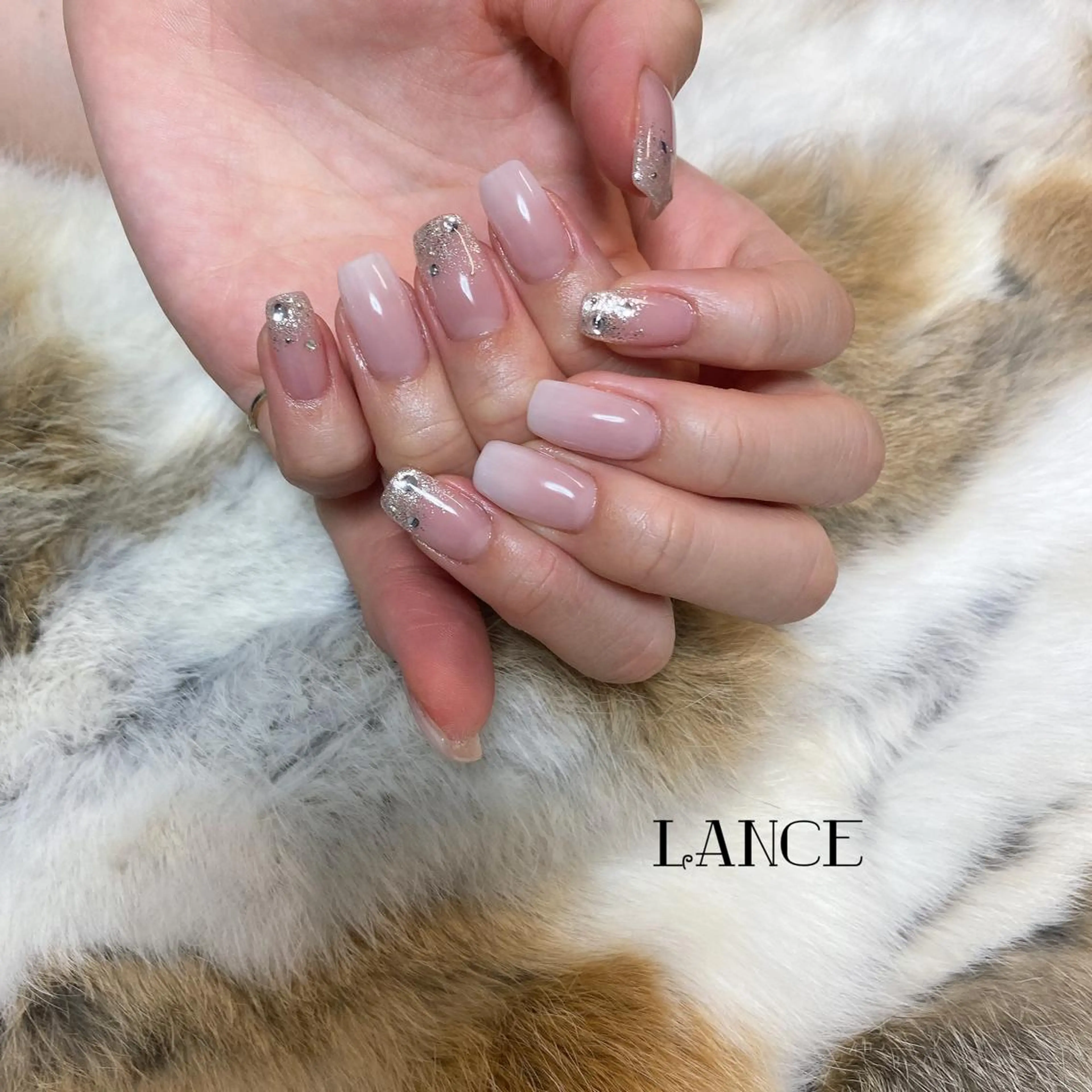 ミディアム ネイル オーロラネイル フットネイル フレンチネイル ミラーネイル ニュアンスネイル ハンドネイル Lance nailのネイルデザイン