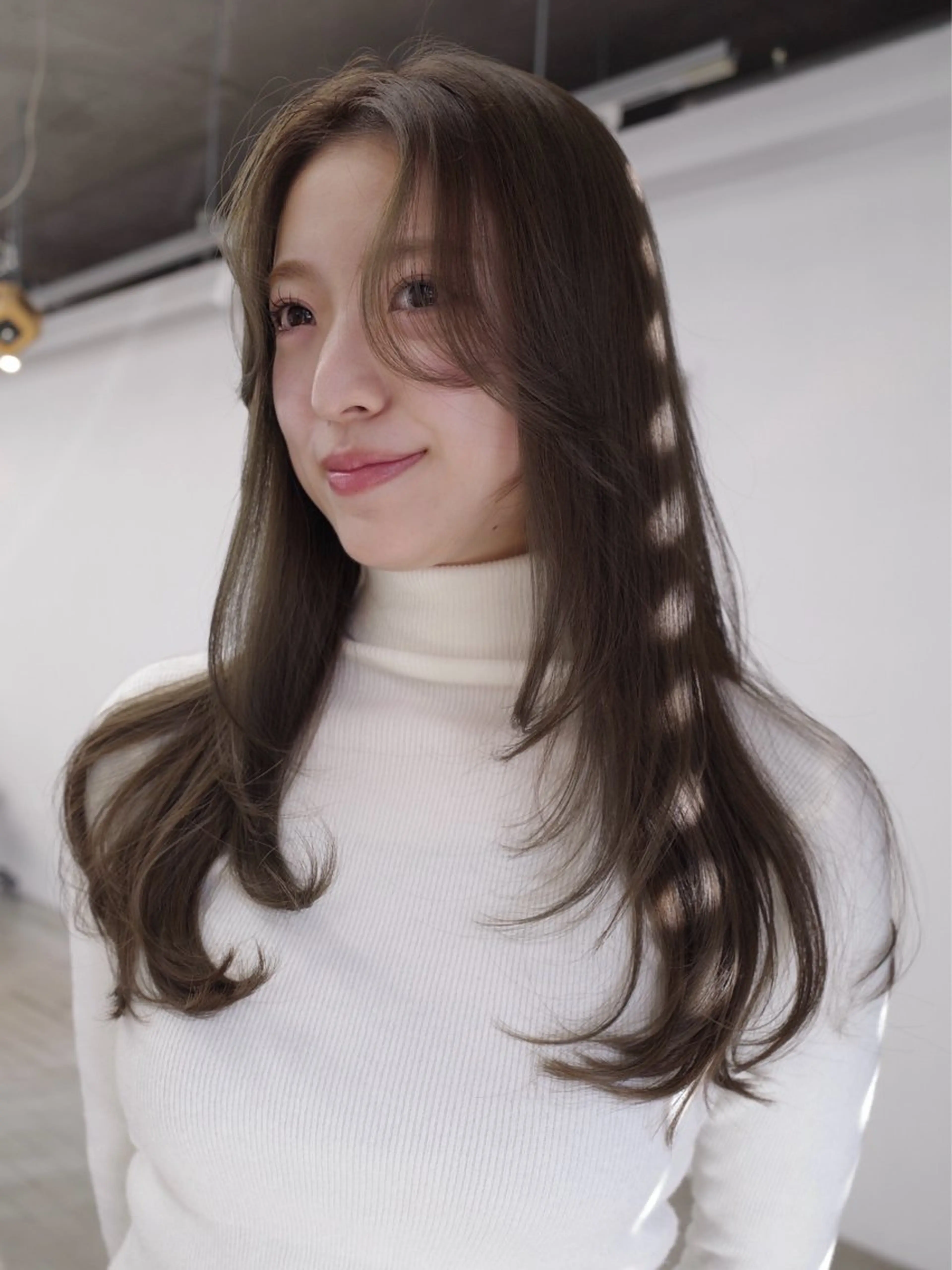 ミディアム カット ヘアカラー 葉 /レイヤーカットのヘアスタイル