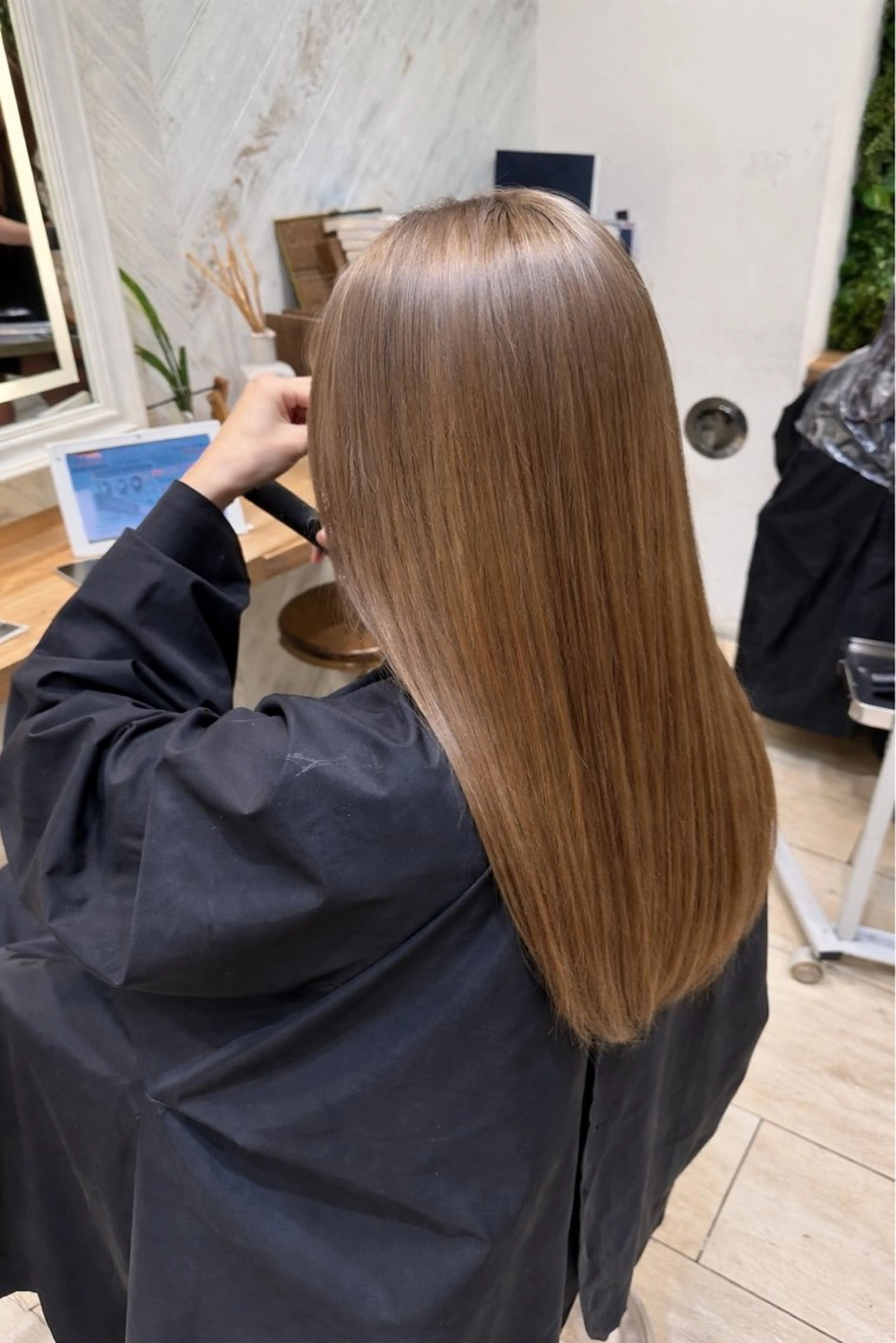 ロング カラー 🎨ハイトーン レイヤーカットやまとのヘアスタイル