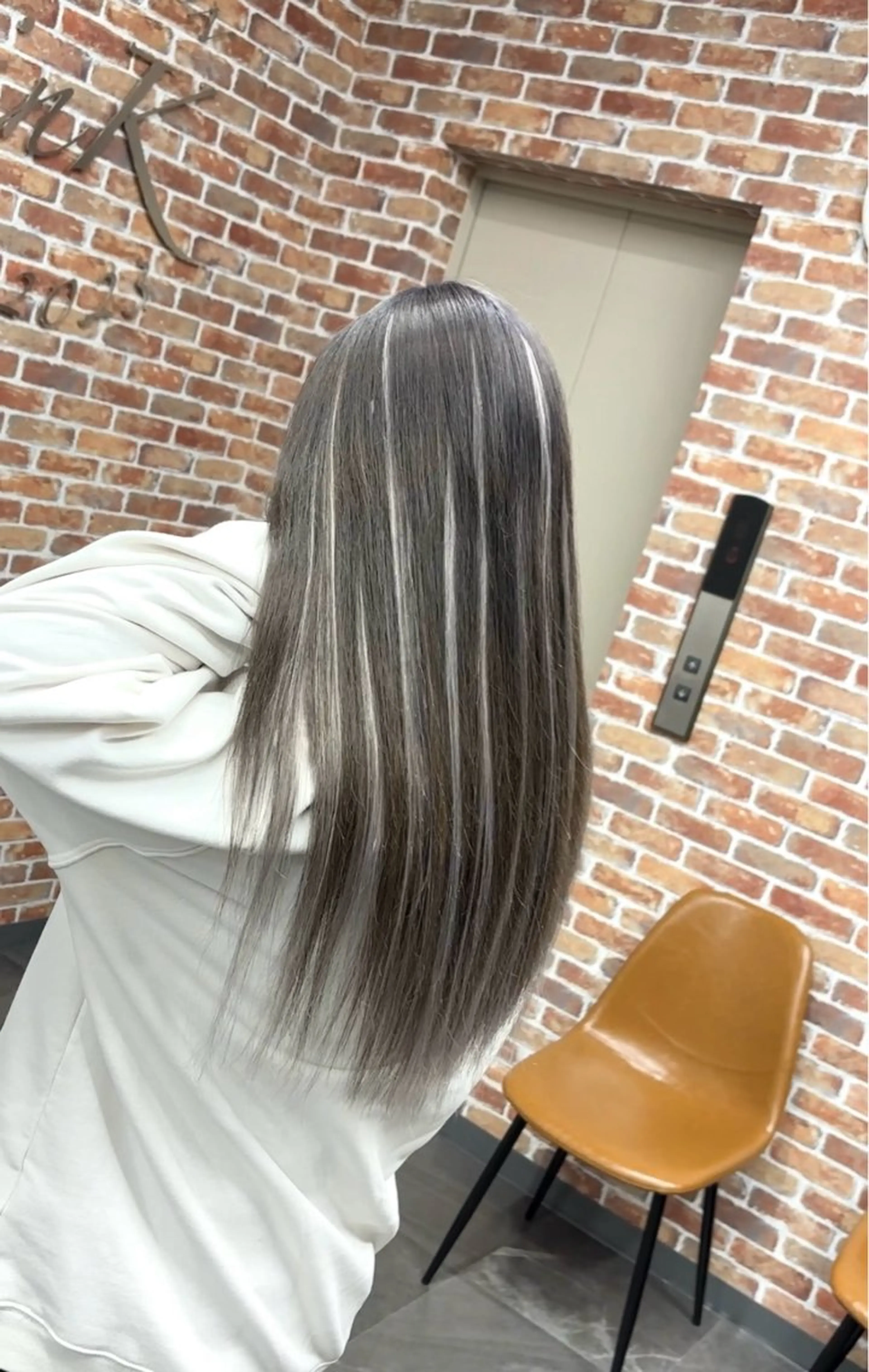 ロング カラー ハイライトカラー エクステ ハイライト ギャルの革命児 秀斗のヘアスタイル