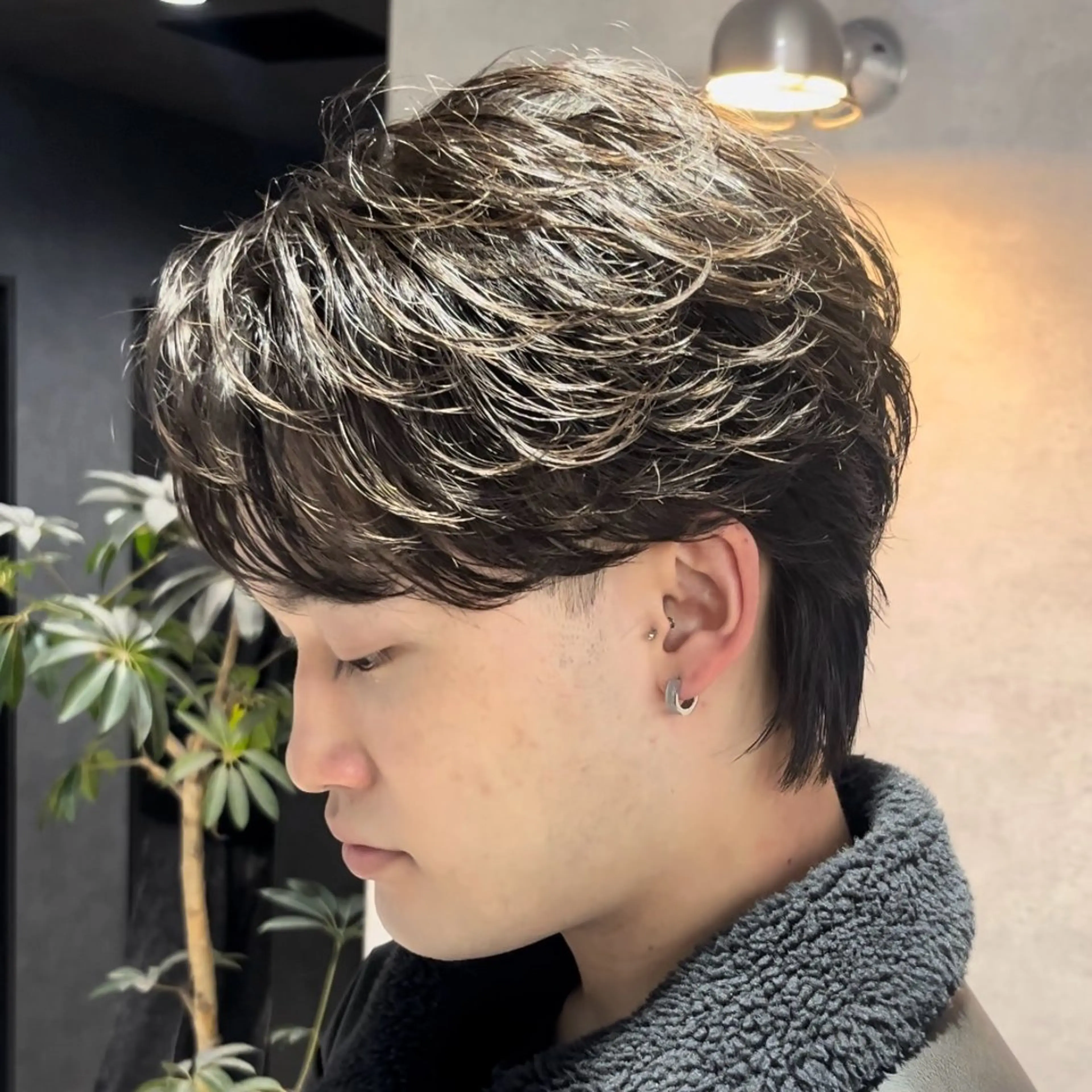 ショート カラー パーマ メンズ フェザーパーマ メンズパーマ カット パーマ センターパート マスターかずまのヘアスタイル