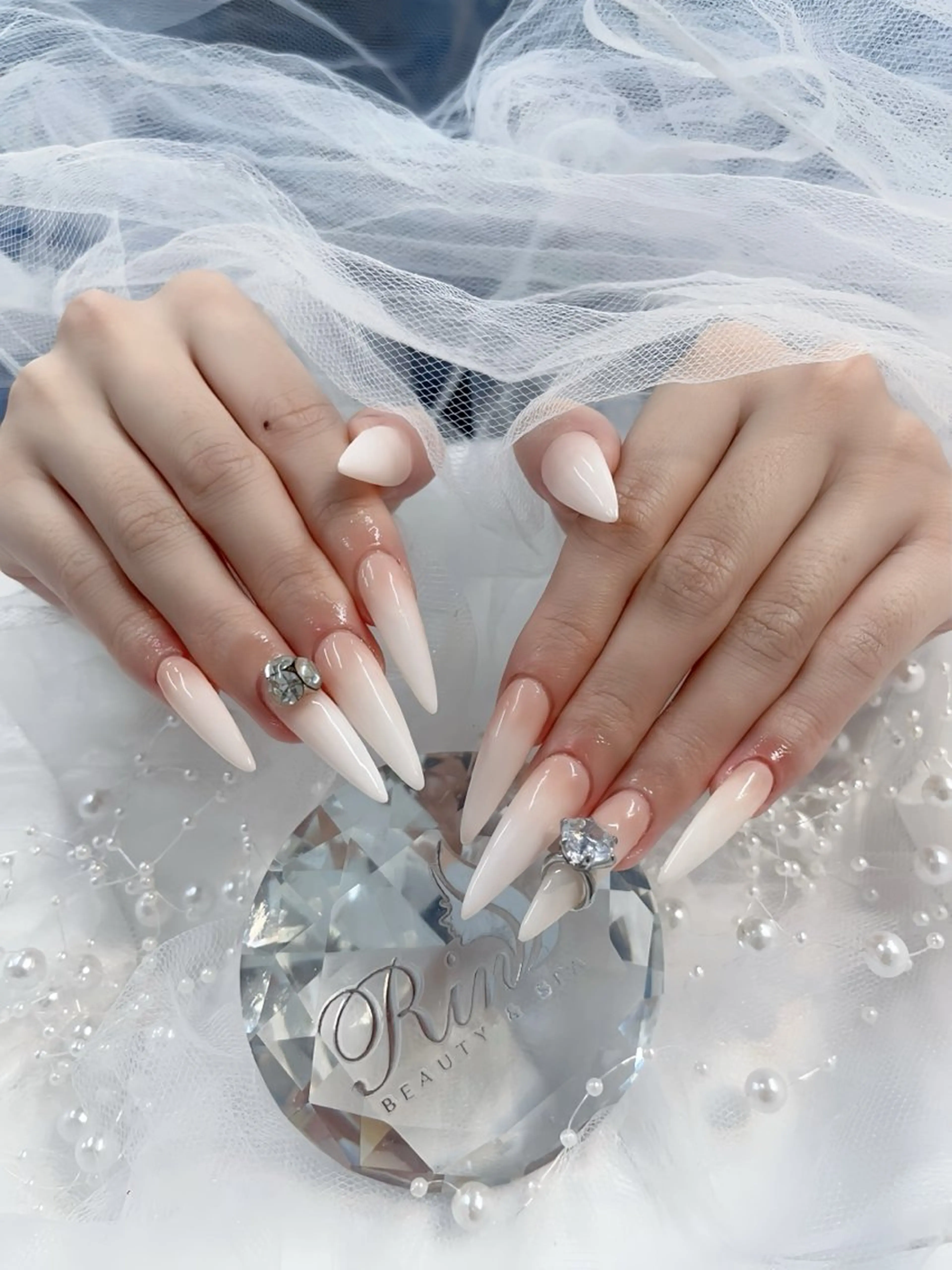 ネイル アートネイル チークネイル ジェルネイル ロングネイル マグネットネイル ハンドネイル Rin Nail 新大久保店のネイルデザイン