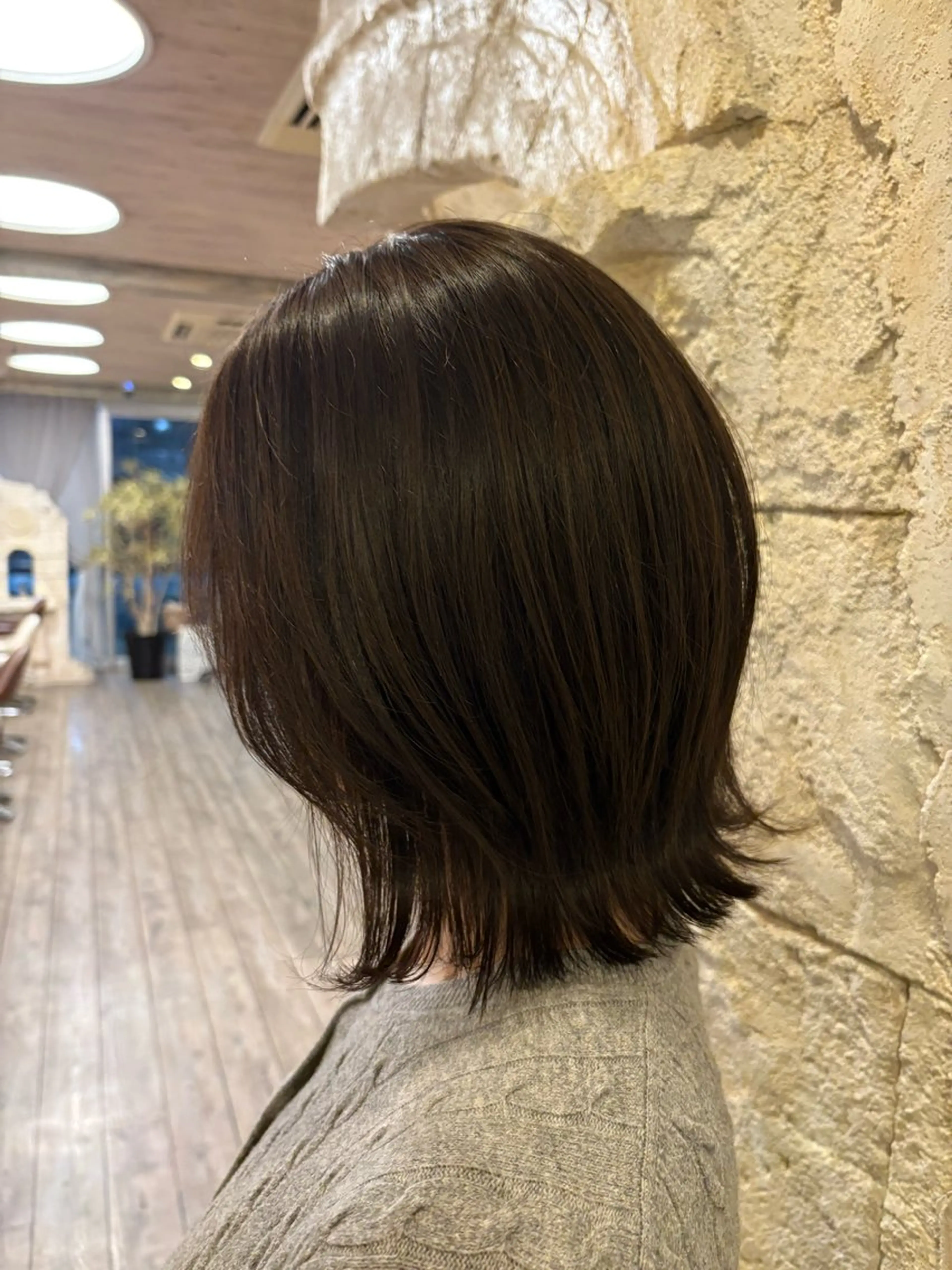 ミディアム ボブ くびれヘア レイヤーカット 外ハネヘア le paradis まおのヘアスタイル